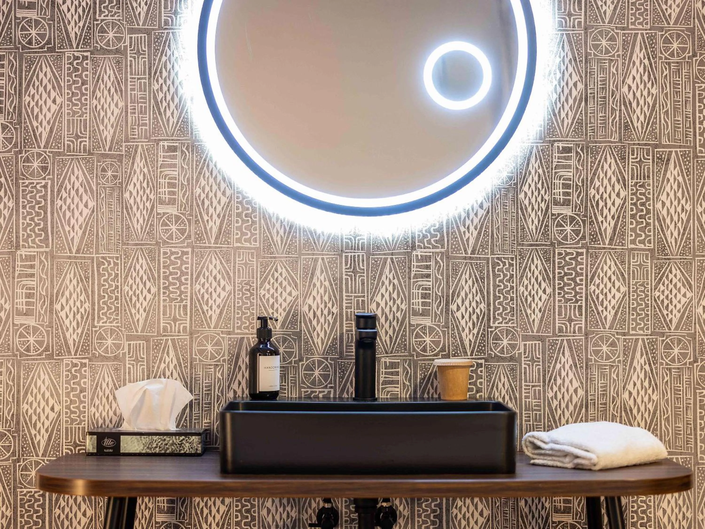 Bathroom in ibis Styles Aalen