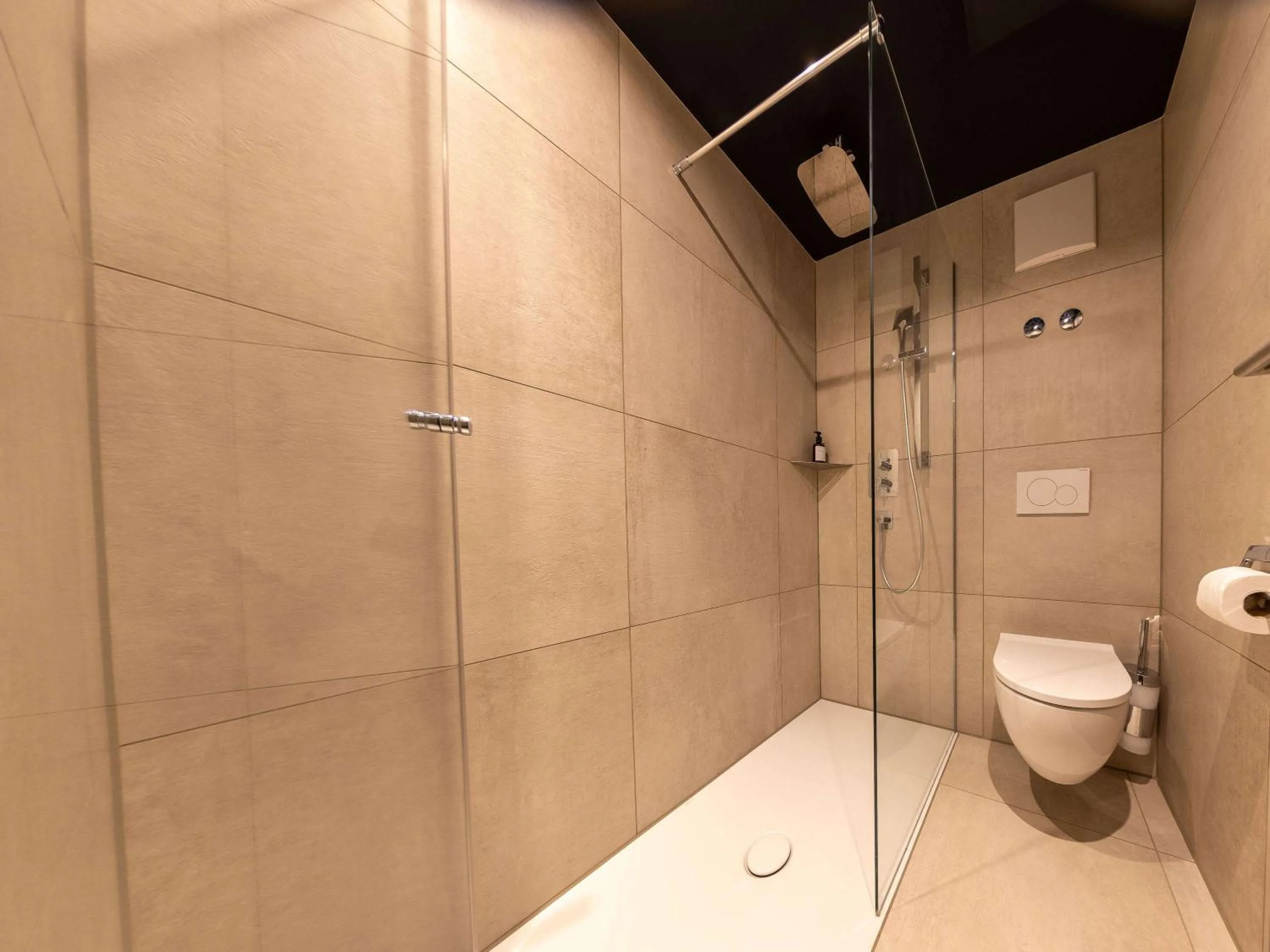 Bathroom in ibis Styles Aalen