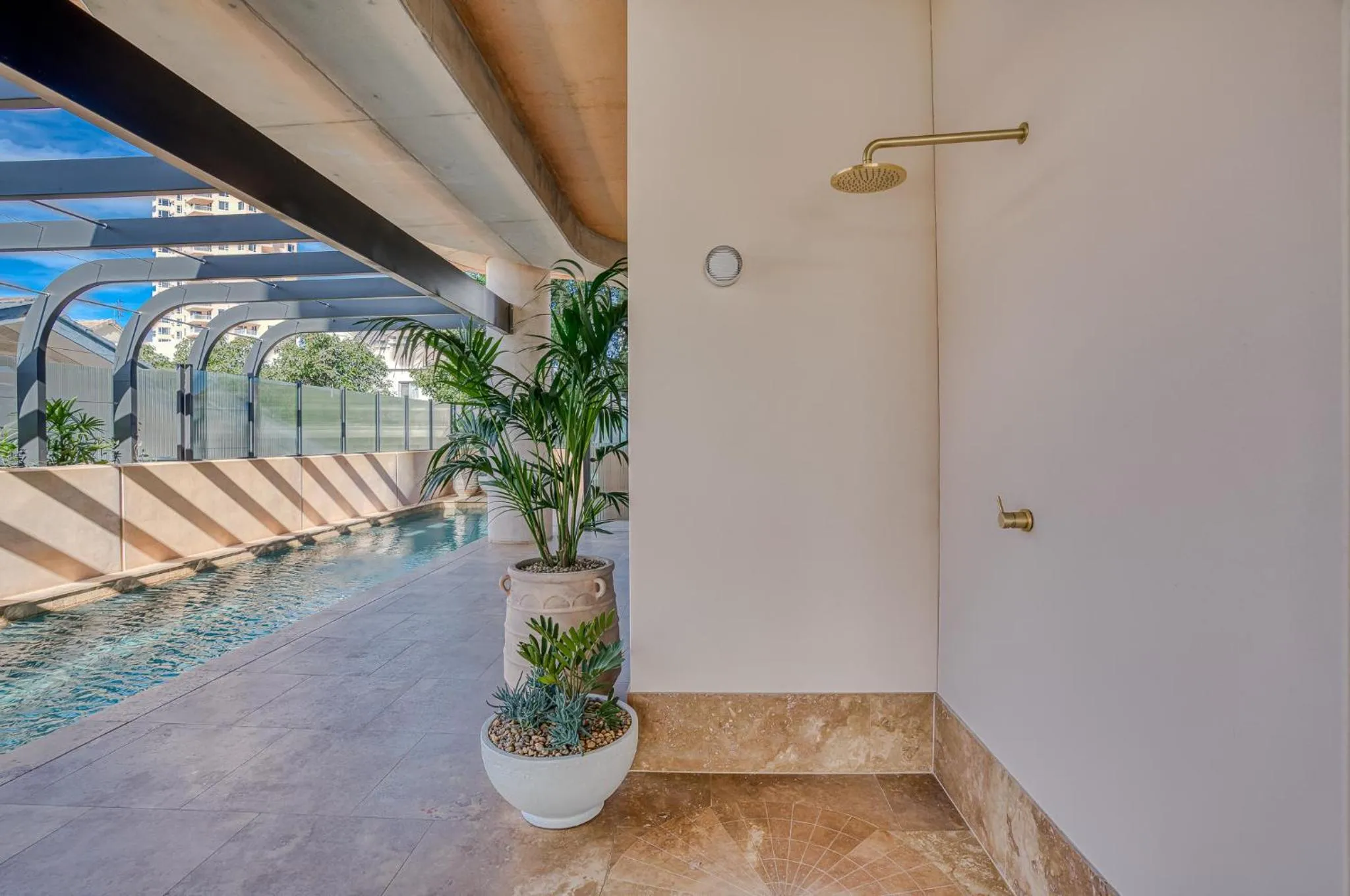 Swimming pool in Encore Broadbeach - Official