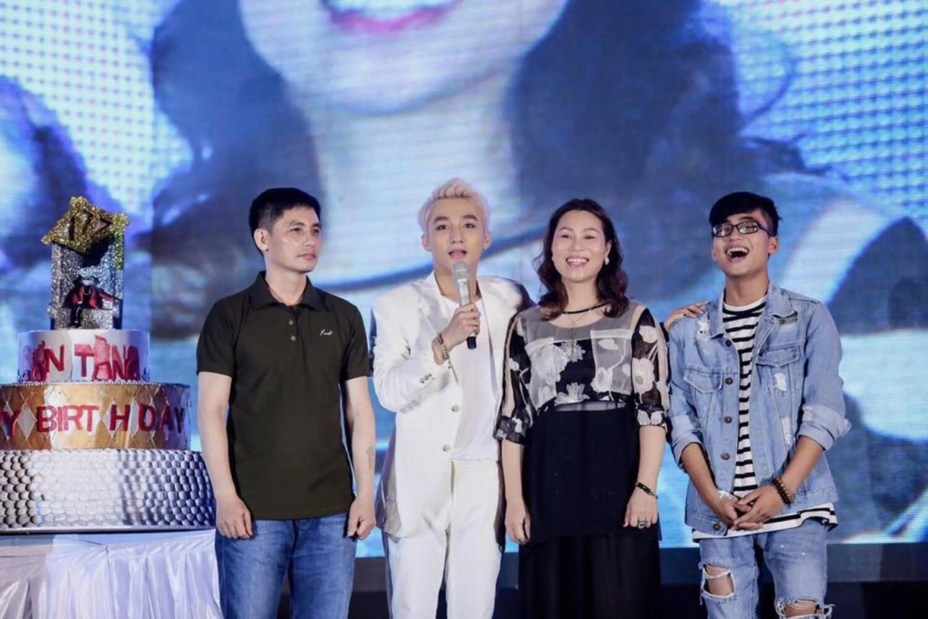 group of guests in Diamond Hotel Thai Binh