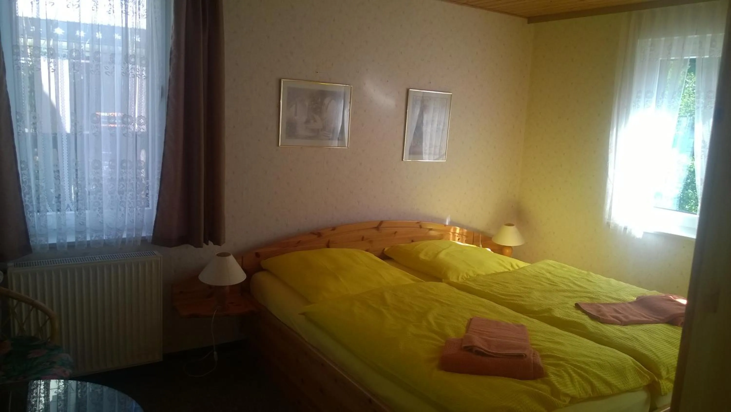 Photo of the whole room, Bed in Wiedaer Hütte