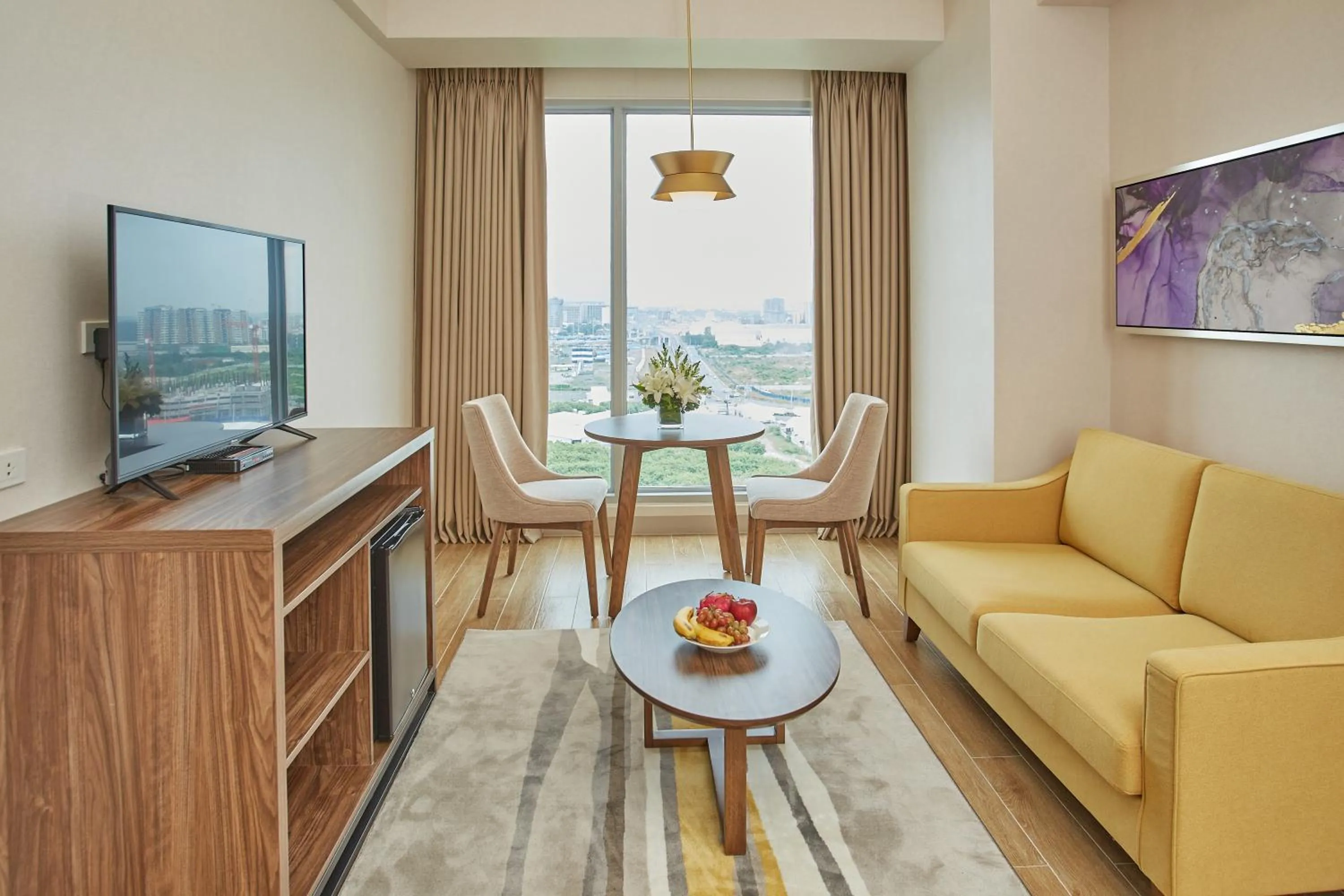 Living room in Kingsford Hotel Manila Bay