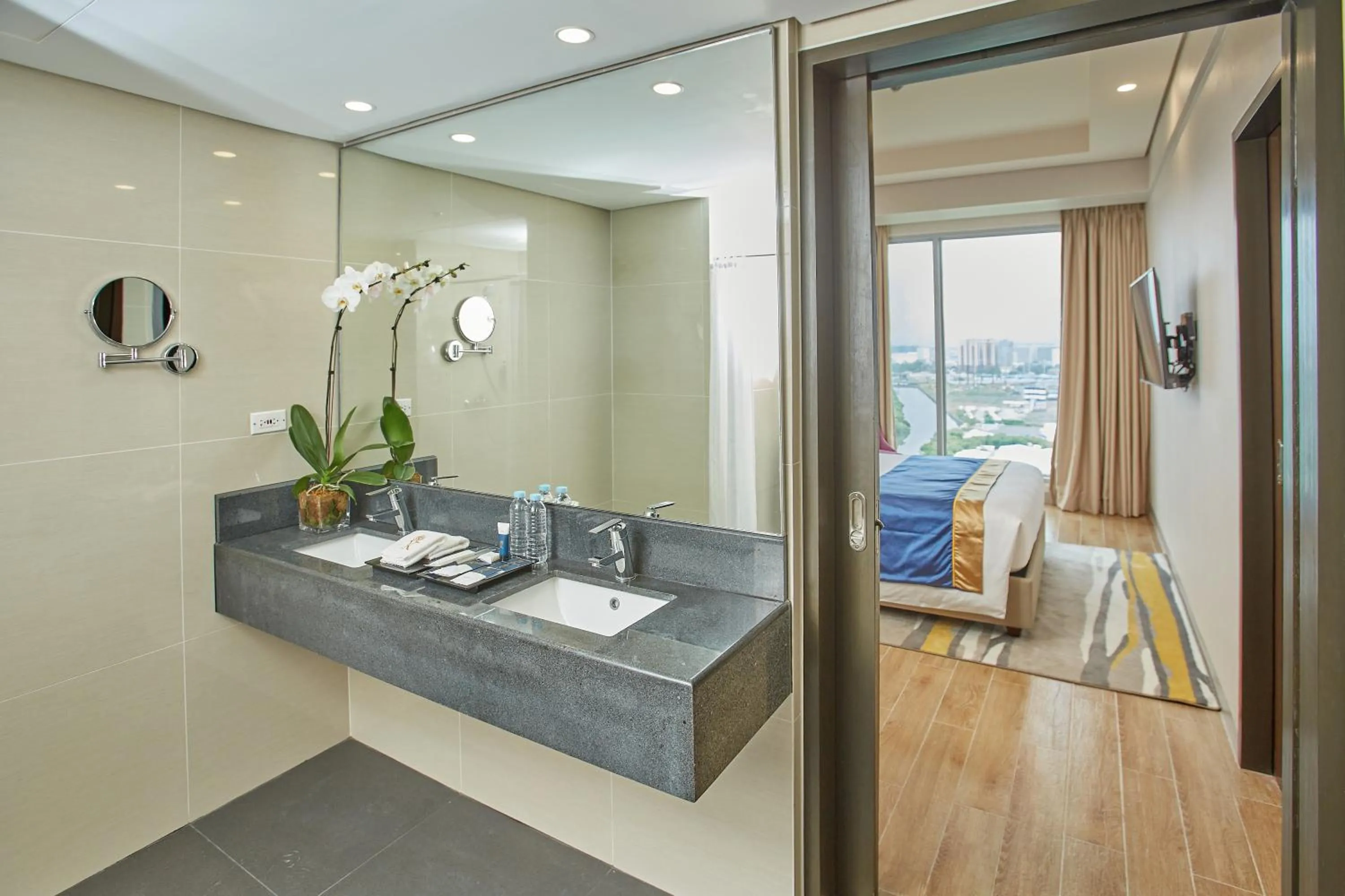 Bathroom in Kingsford Hotel Manila Bay