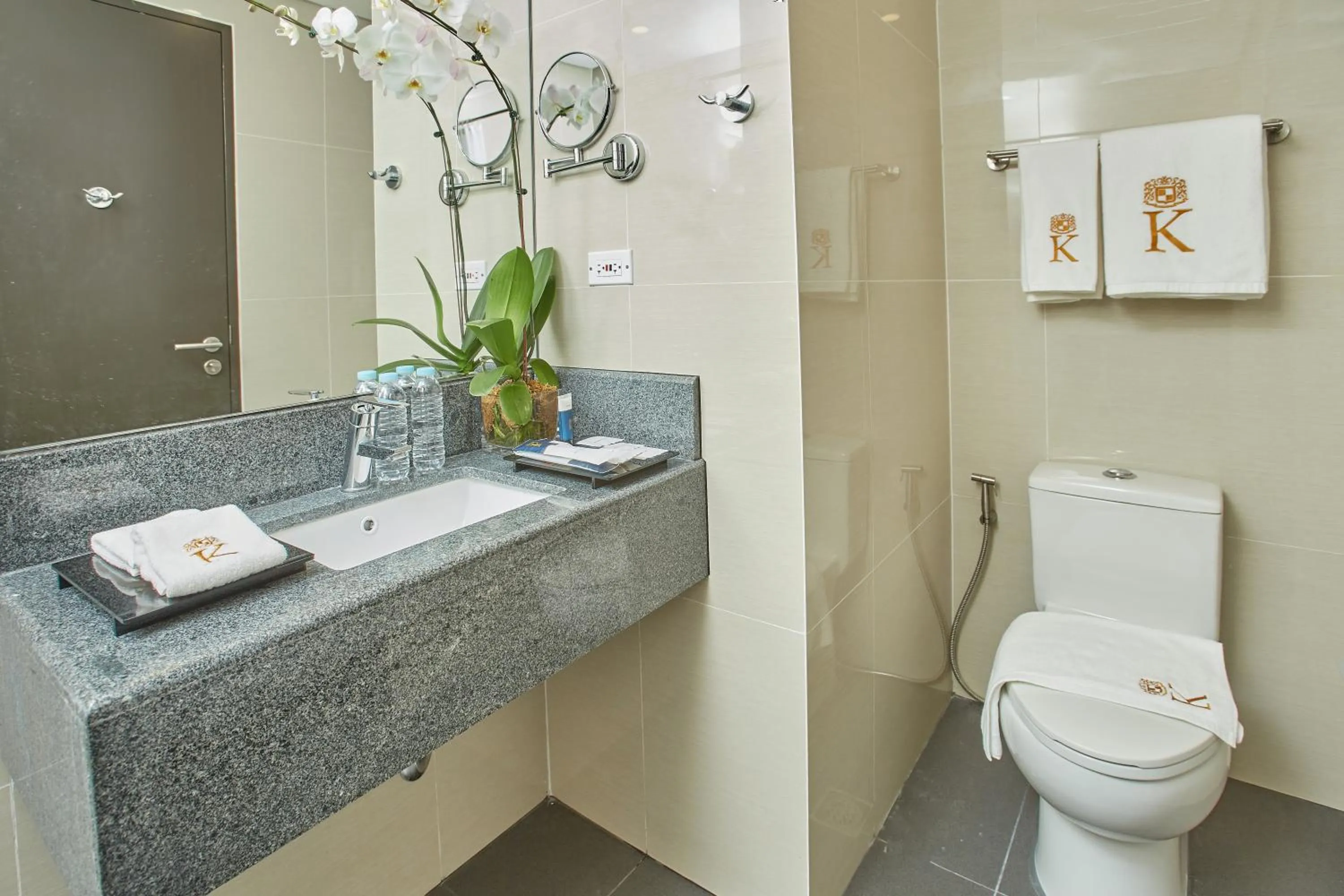 Bathroom in Kingsford Hotel Manila Bay