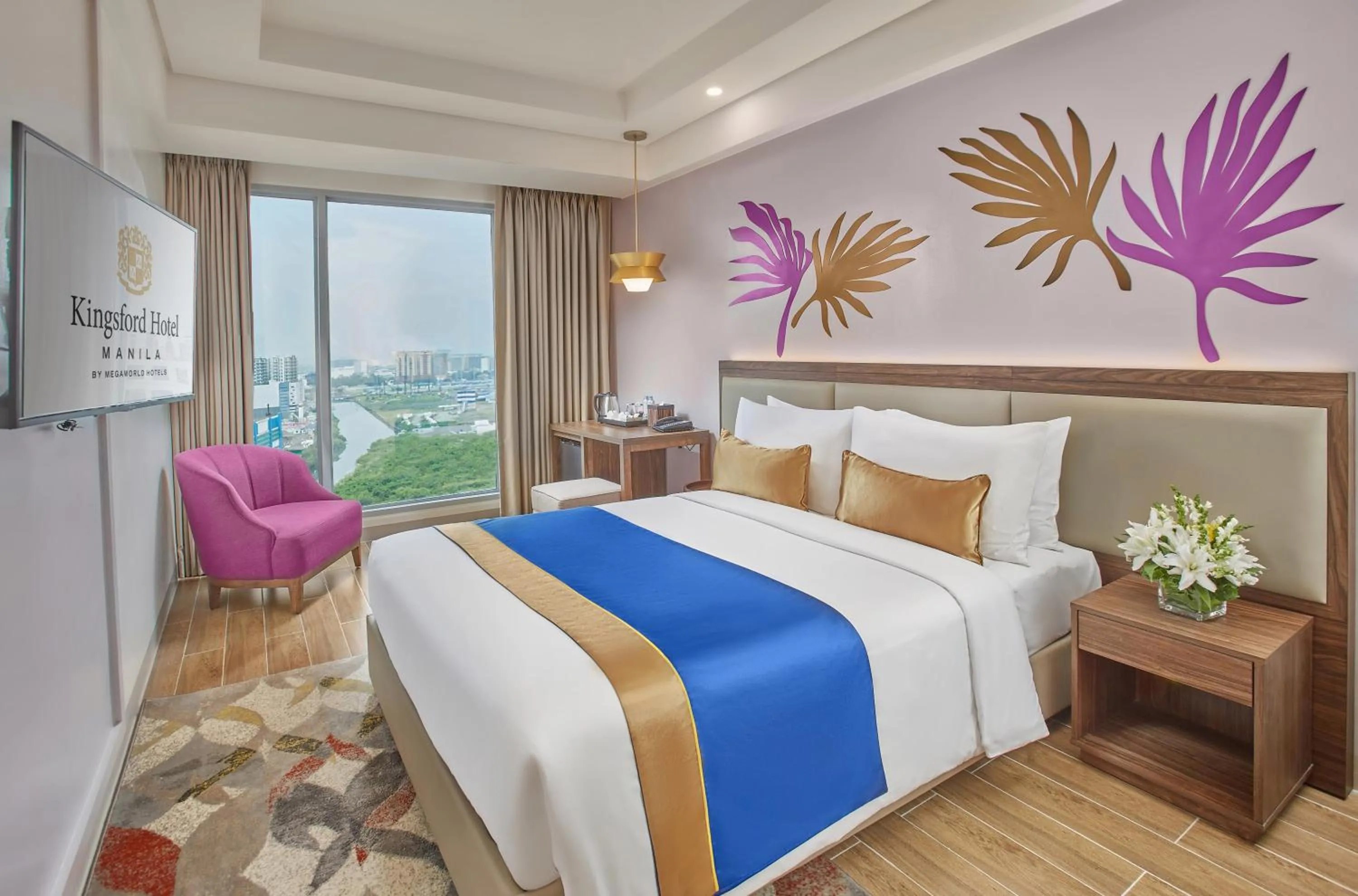 Photo of the whole room, Bed in Kingsford Hotel Manila Bay