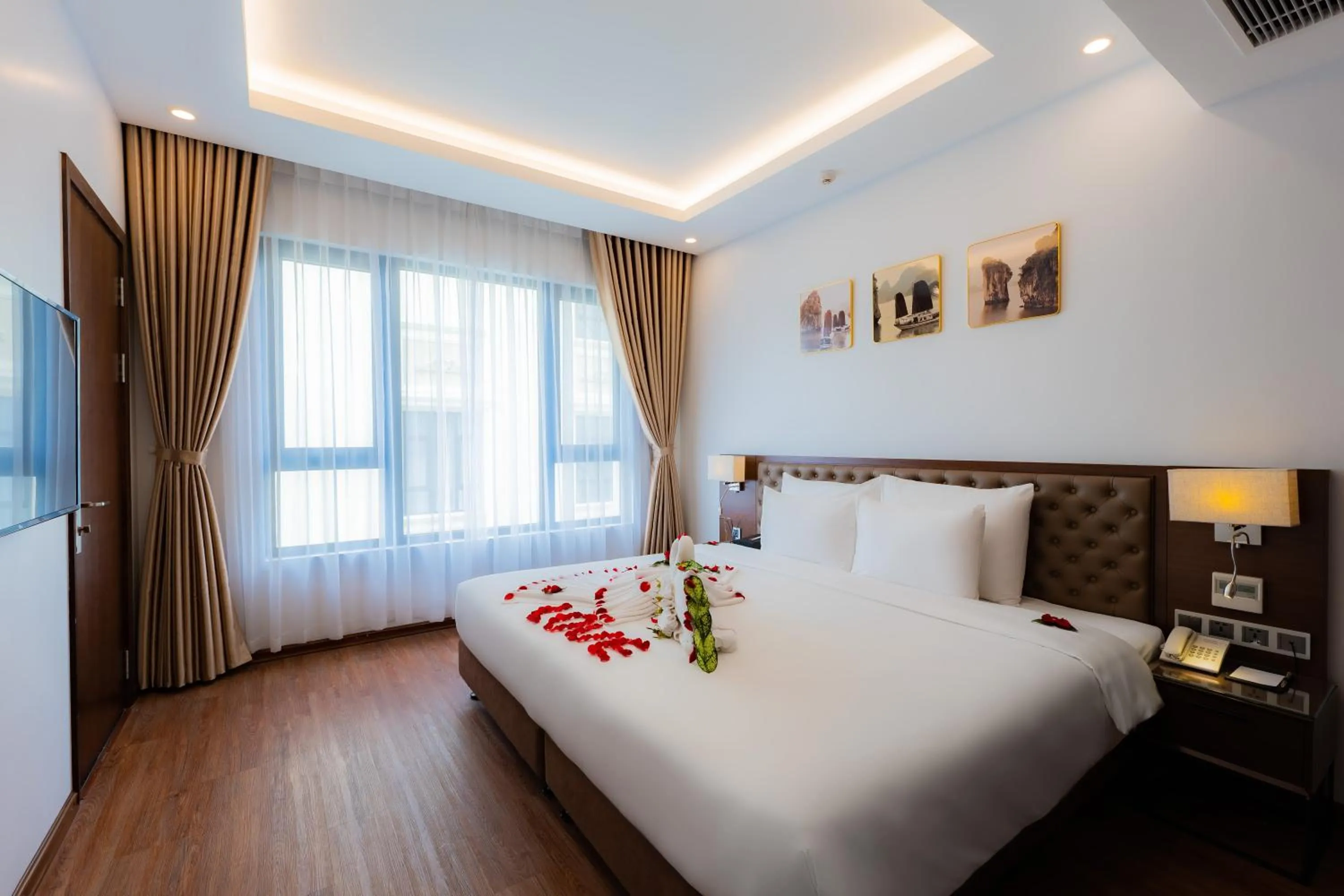 Bed in Hạ Long New Century Hotel