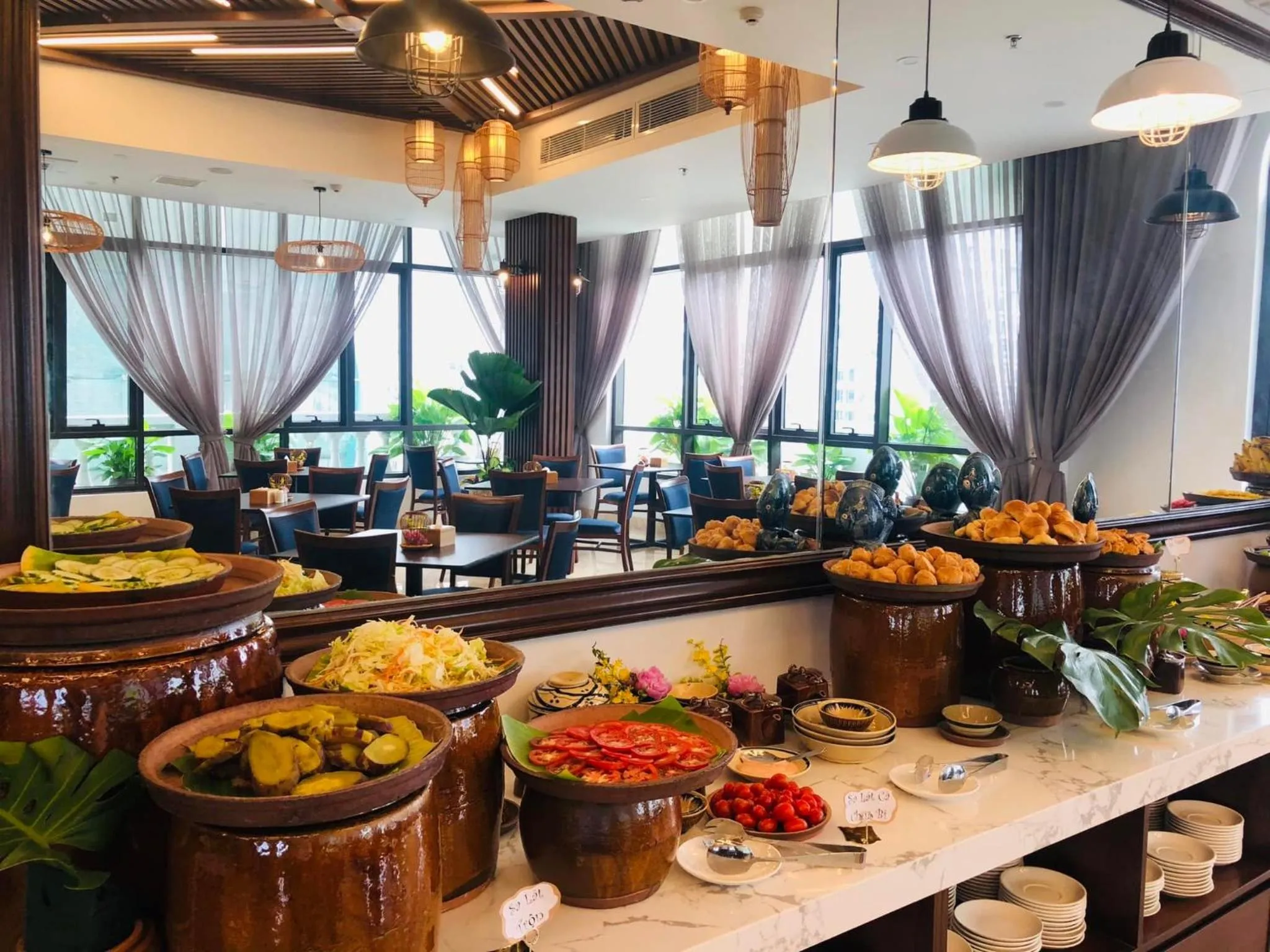 Restaurant/places to eat in Hạ Long New Century Hotel
