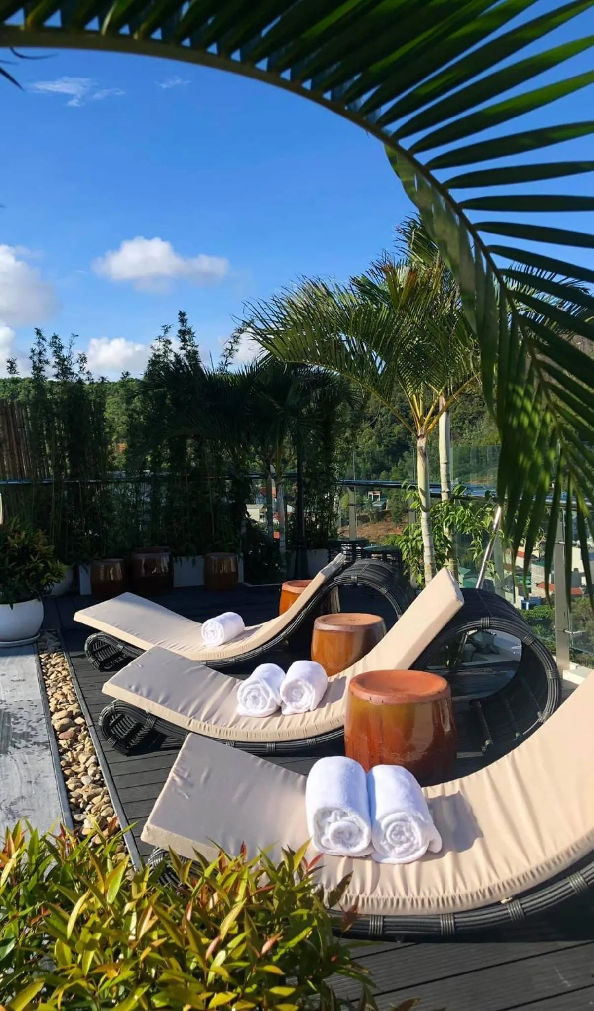 Swimming pool in Hạ Long New Century Hotel
