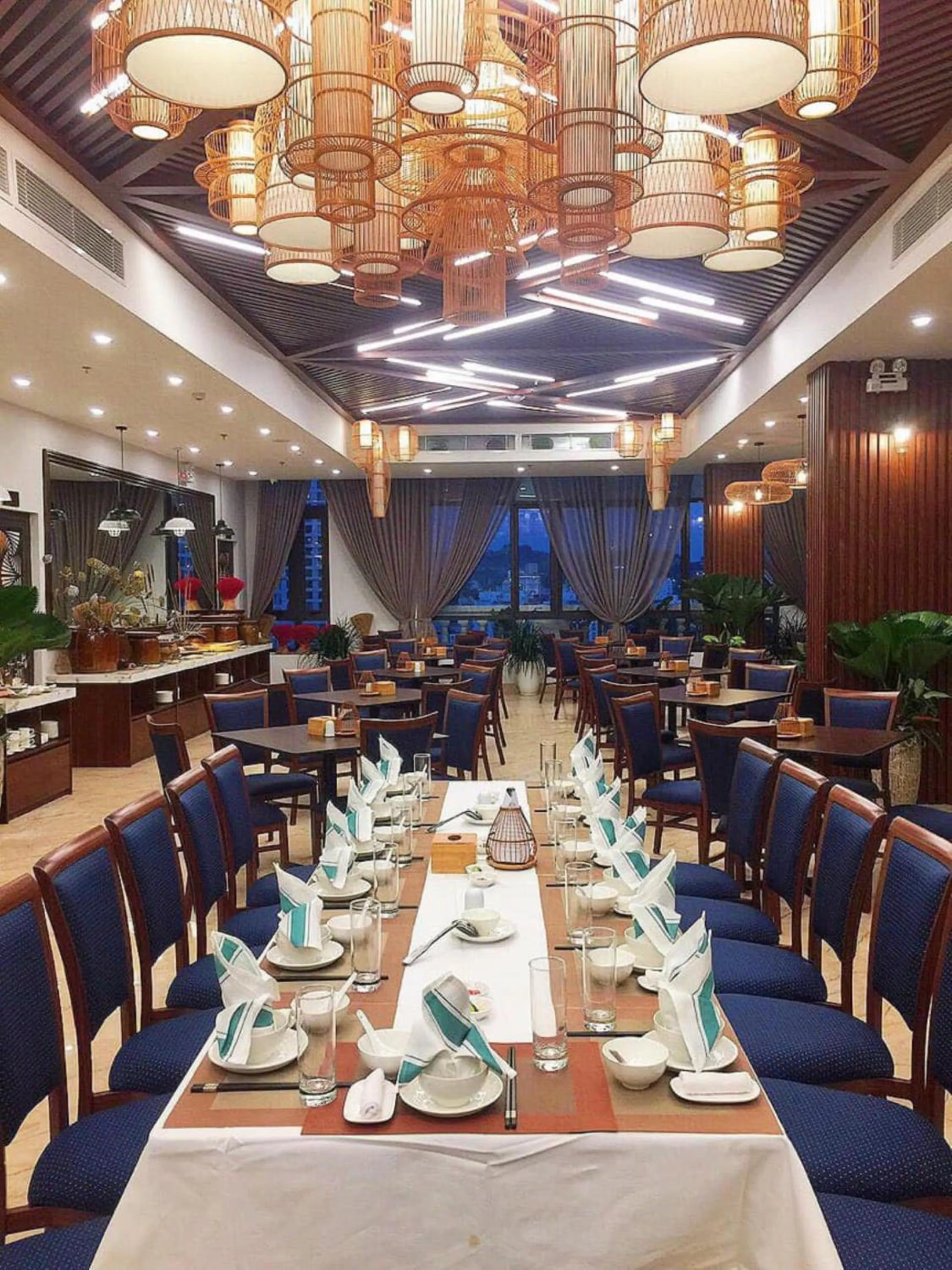 Restaurant/places to eat in Hạ Long New Century Hotel