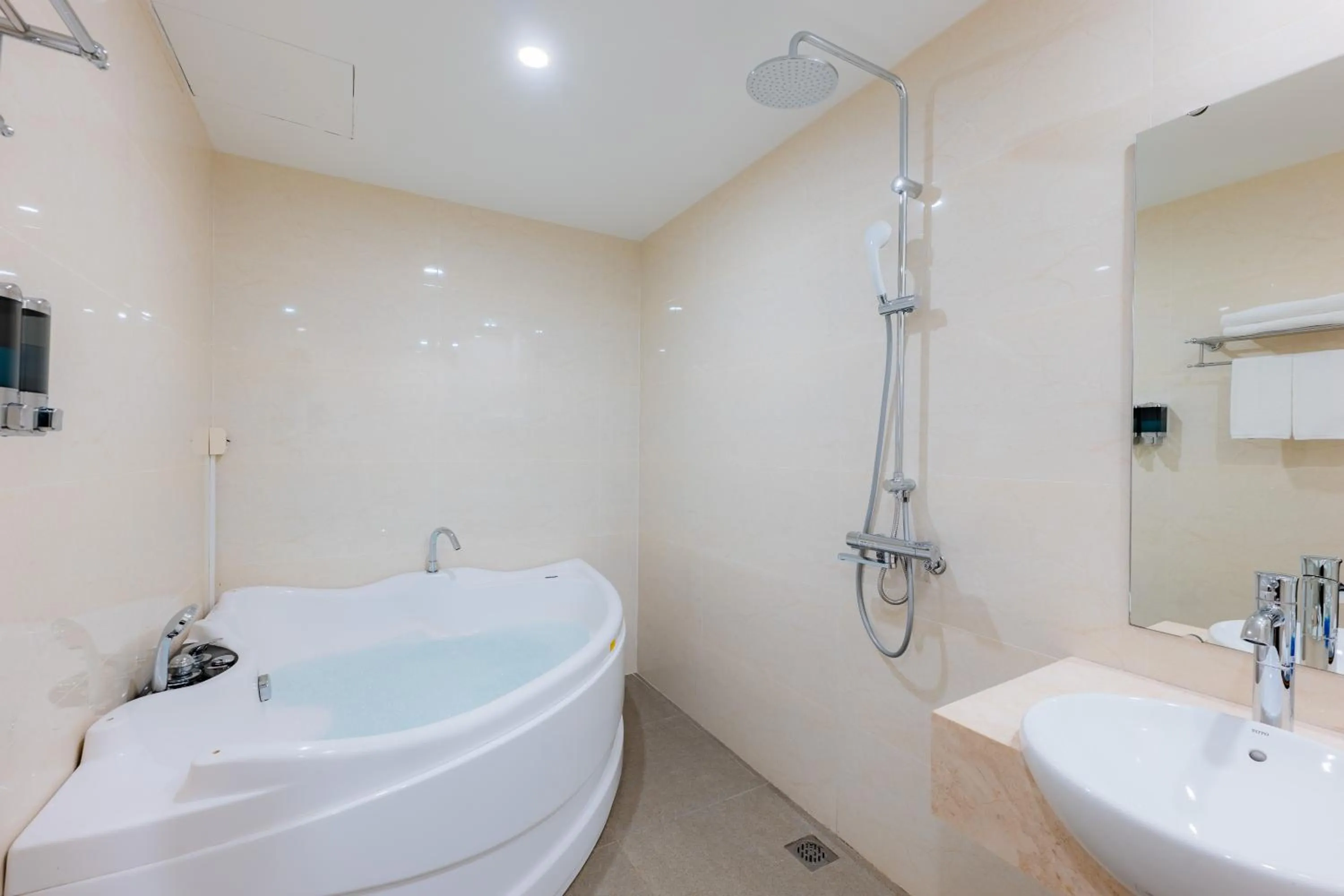 Bathroom in Hạ Long New Century Hotel