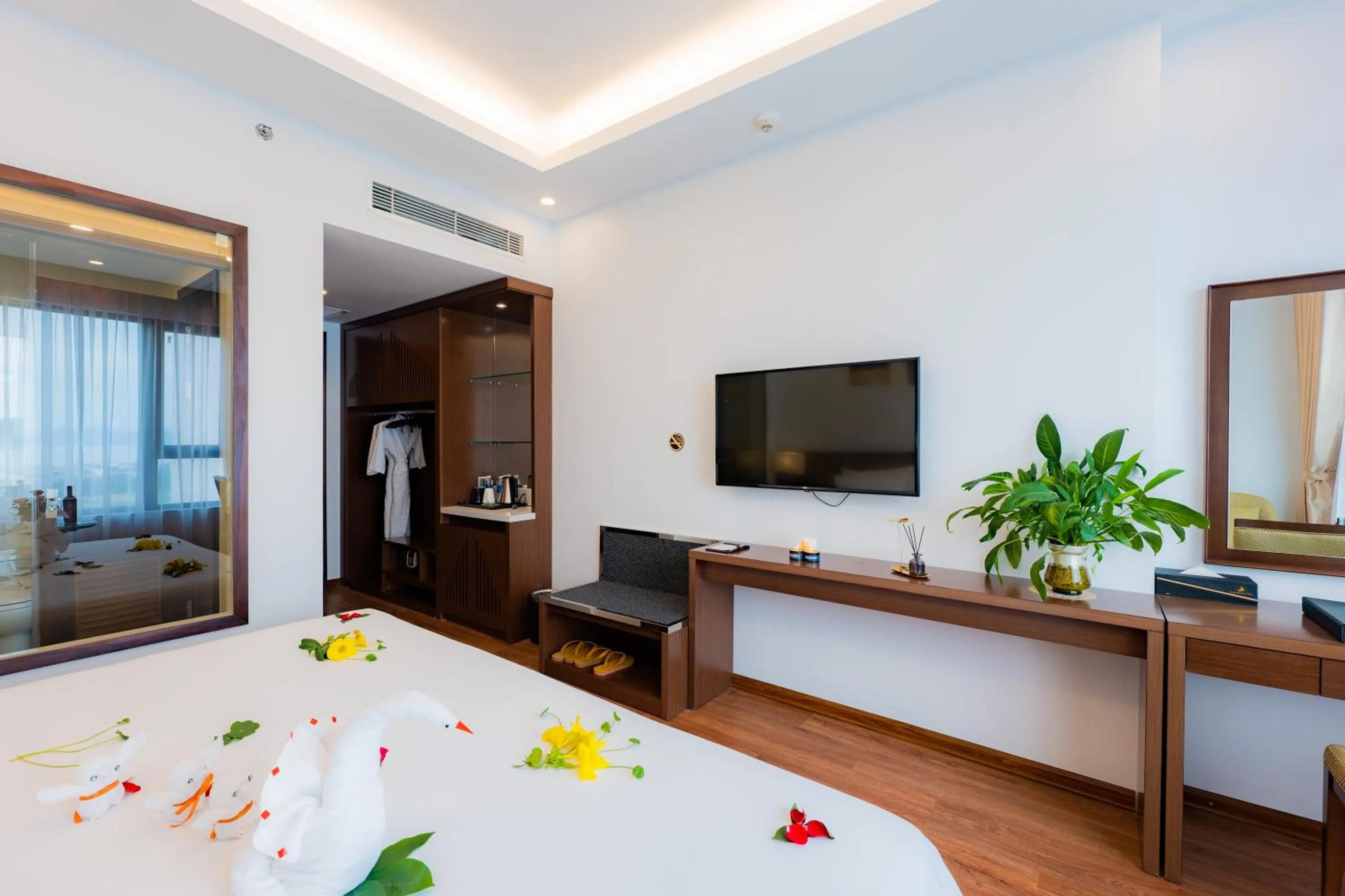 Photo of the whole room, Bed in Hạ Long New Century Hotel