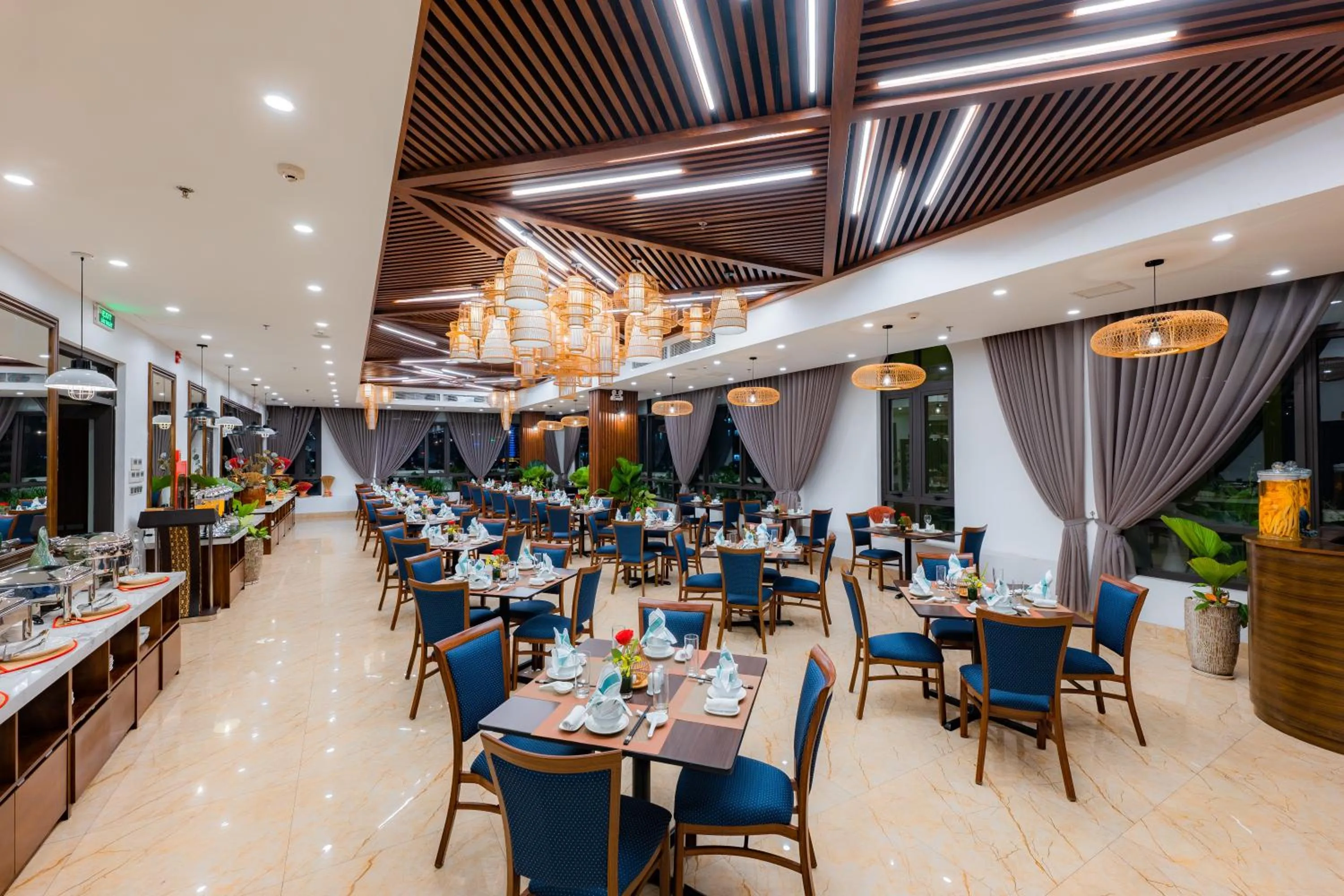Restaurant/places to eat in Hạ Long New Century Hotel