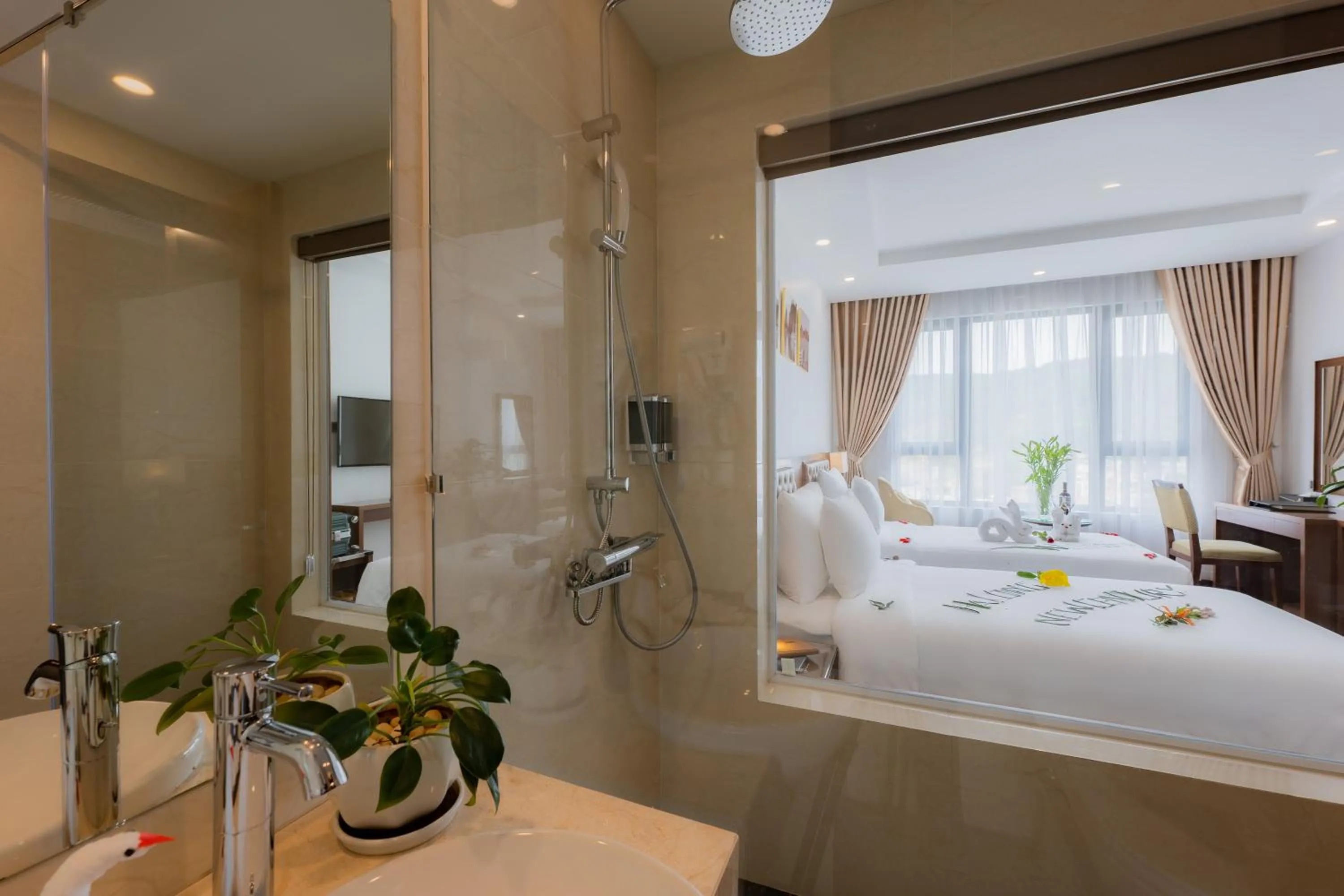 Bedroom, Bed in Hạ Long New Century Hotel