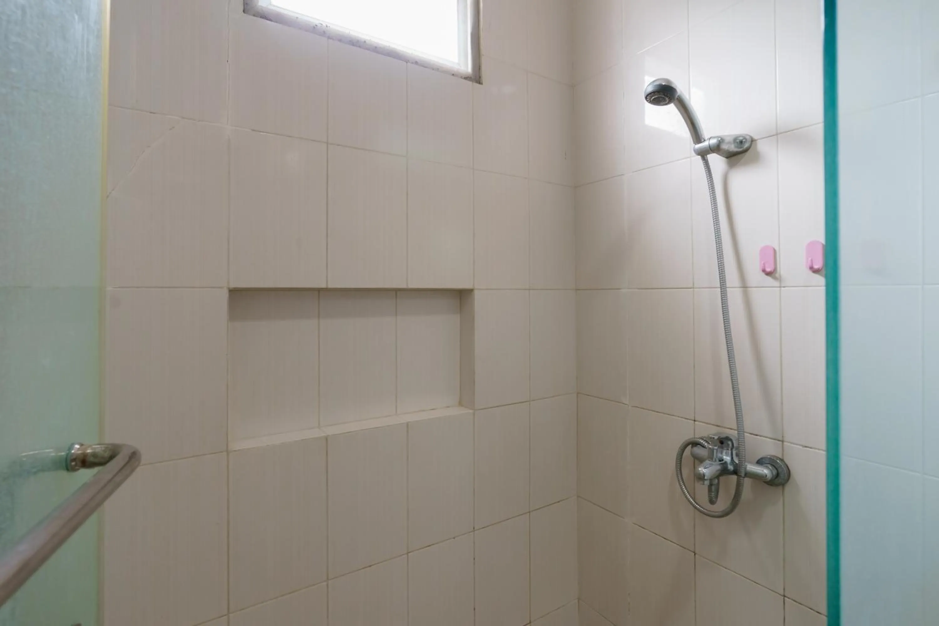 Bathroom in Dago Suites Syariah Cikarang Mitra RedDoorz