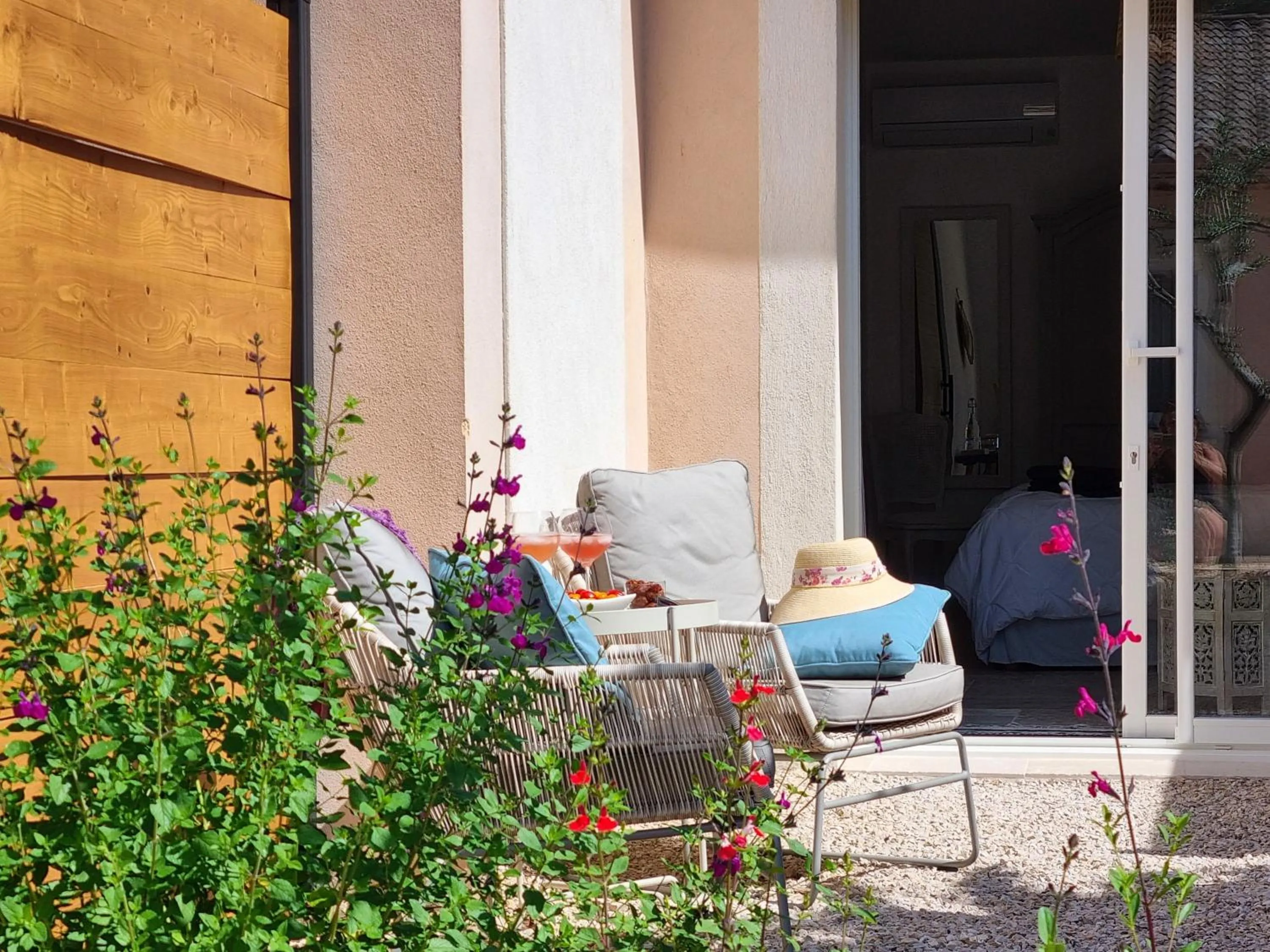 Balcony/Terrace in Cosy en Provence - Piscine chauffée de mai à septembre