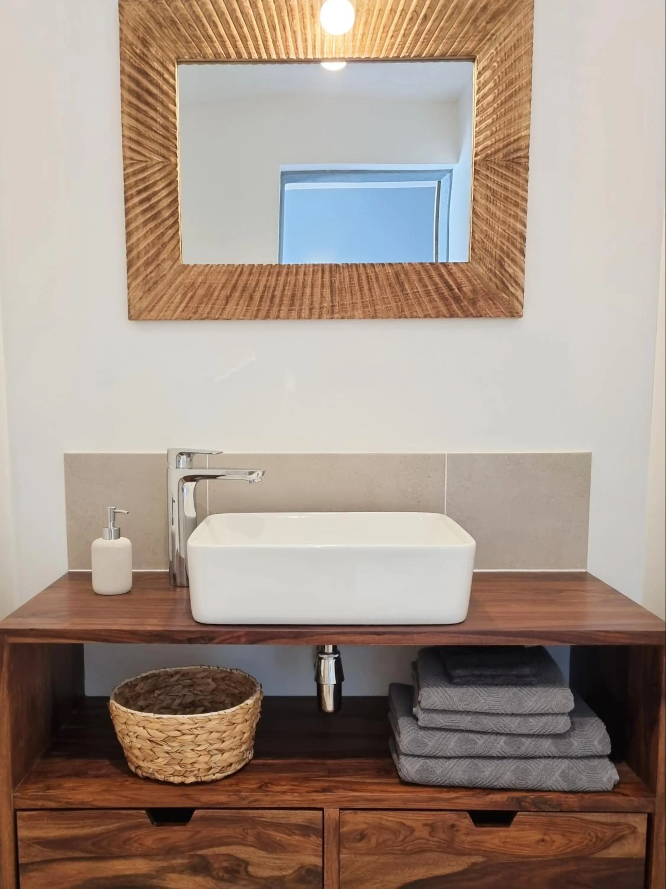Bathroom in Cosy en Provence - Piscine chauffée de mai à septembre