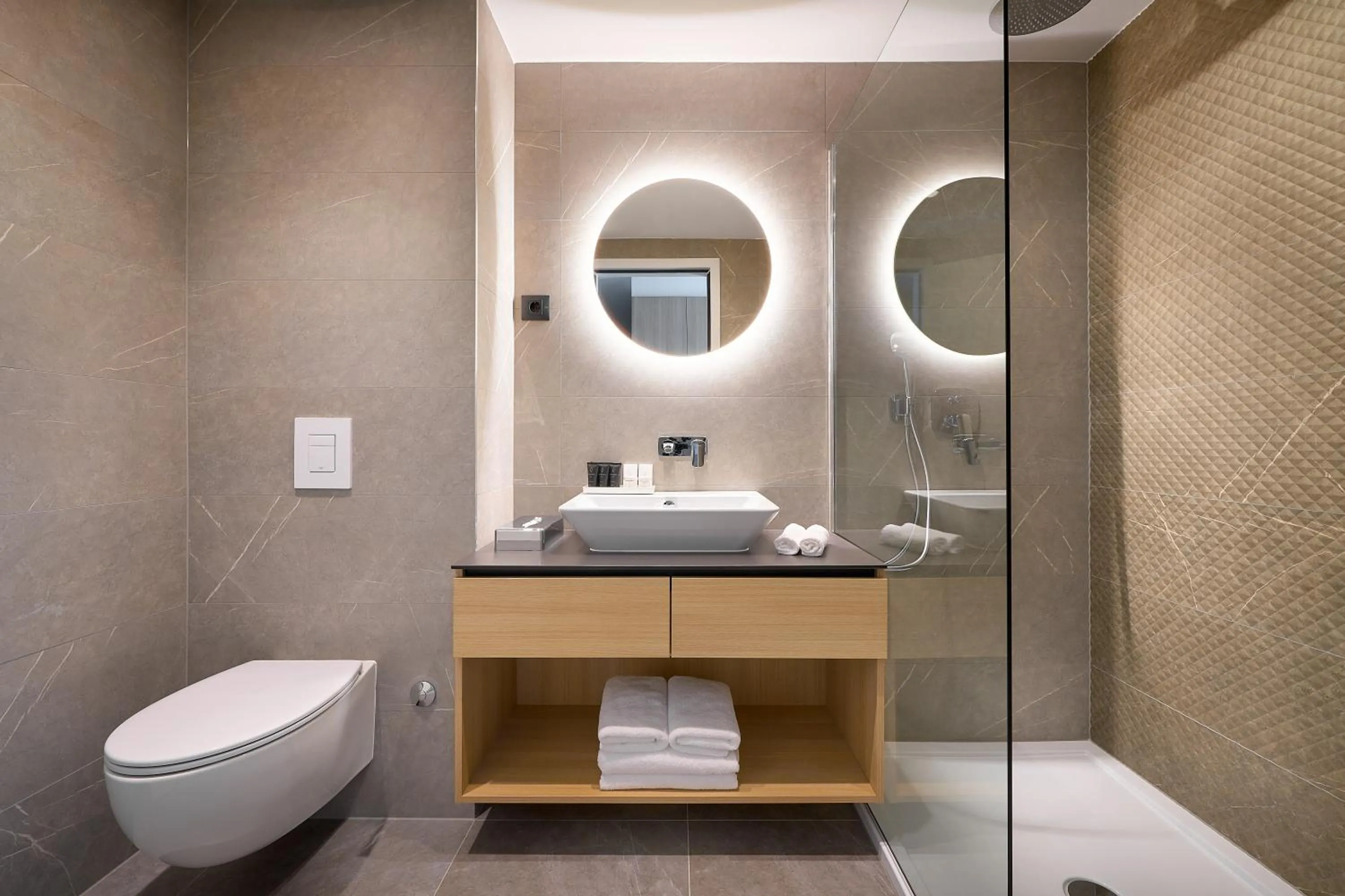 Bathroom in Amphora's Garden