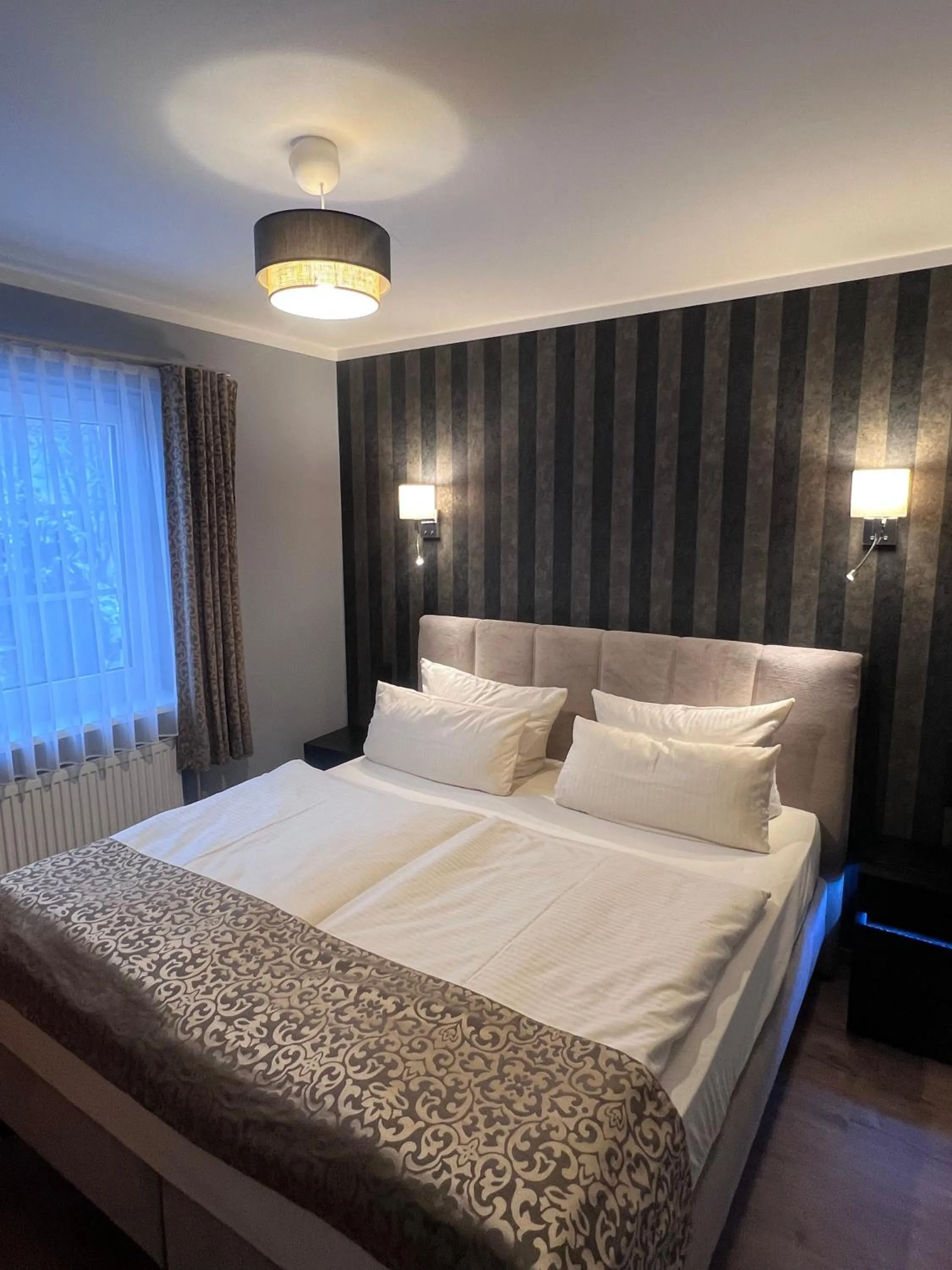 Bedroom, Bed in Parkhotel Flora