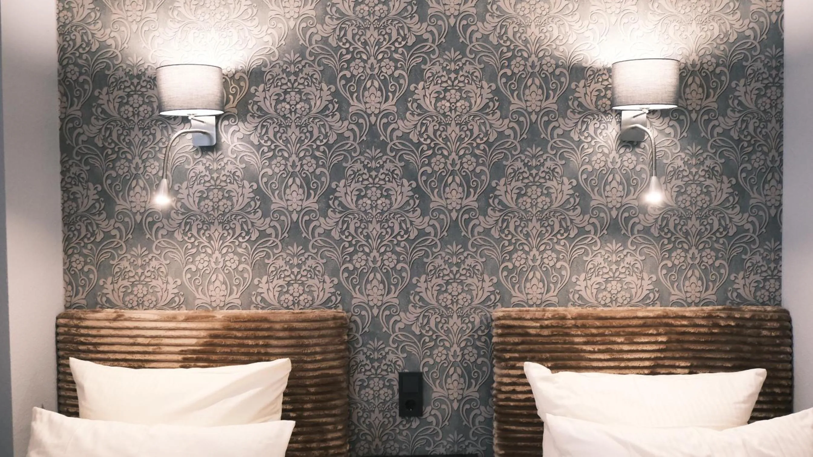 Bedroom, Bed in Parkhotel Flora