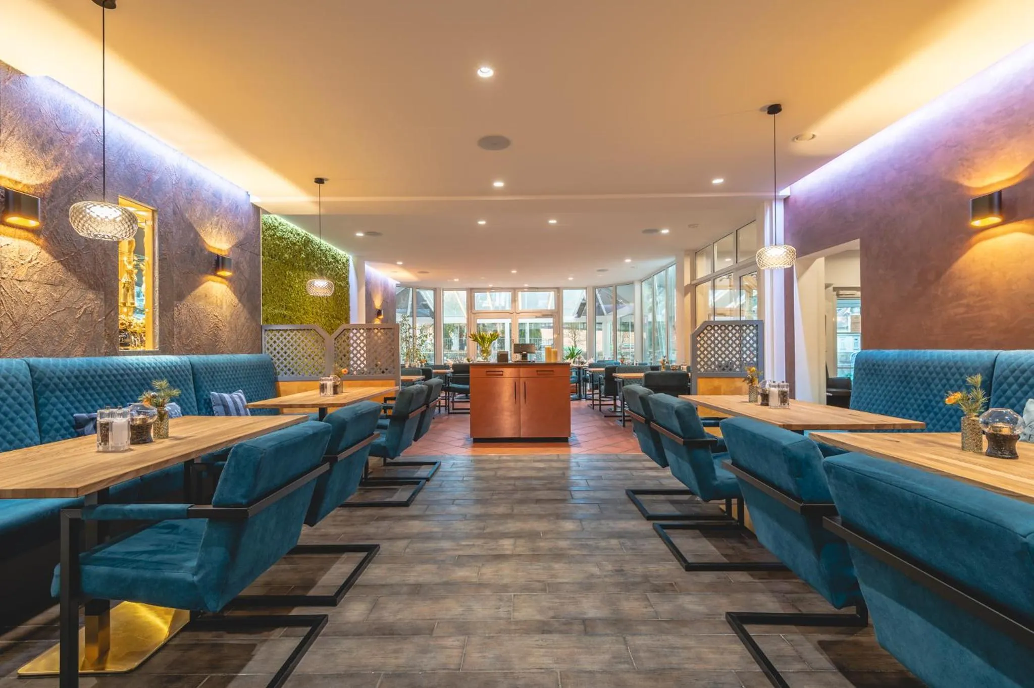 Restaurant/places to eat in Parkhotel Flora