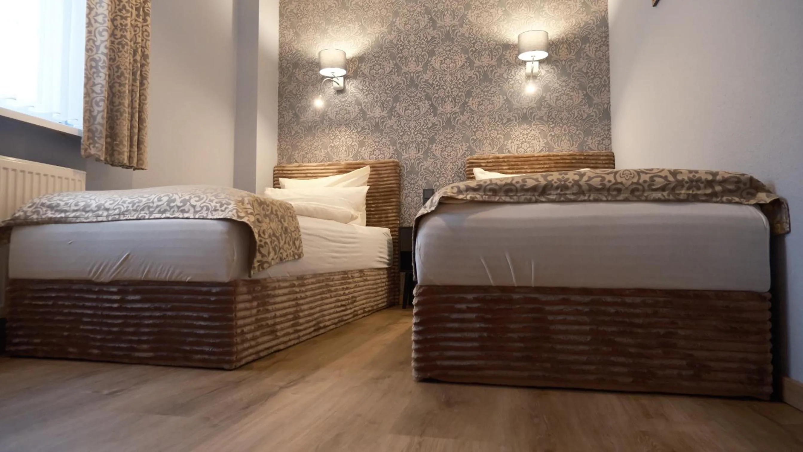 Bedroom, Bed in Parkhotel Flora