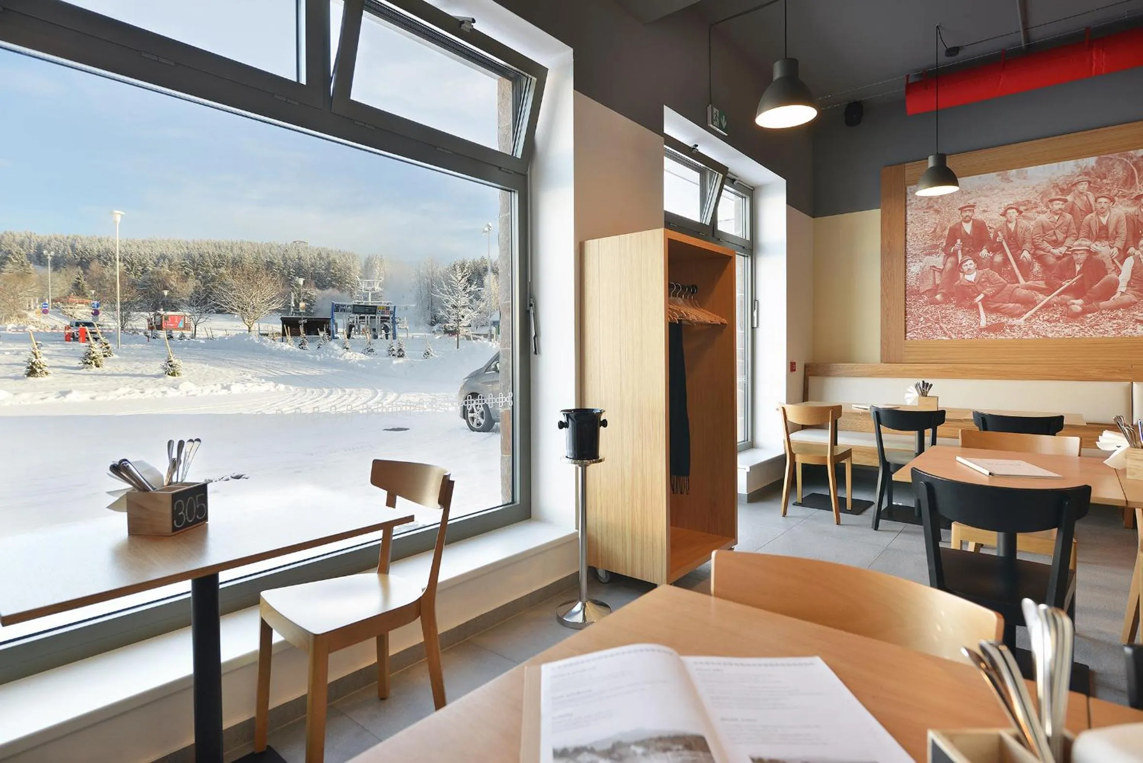 Restaurant/places to eat in Hotel Element