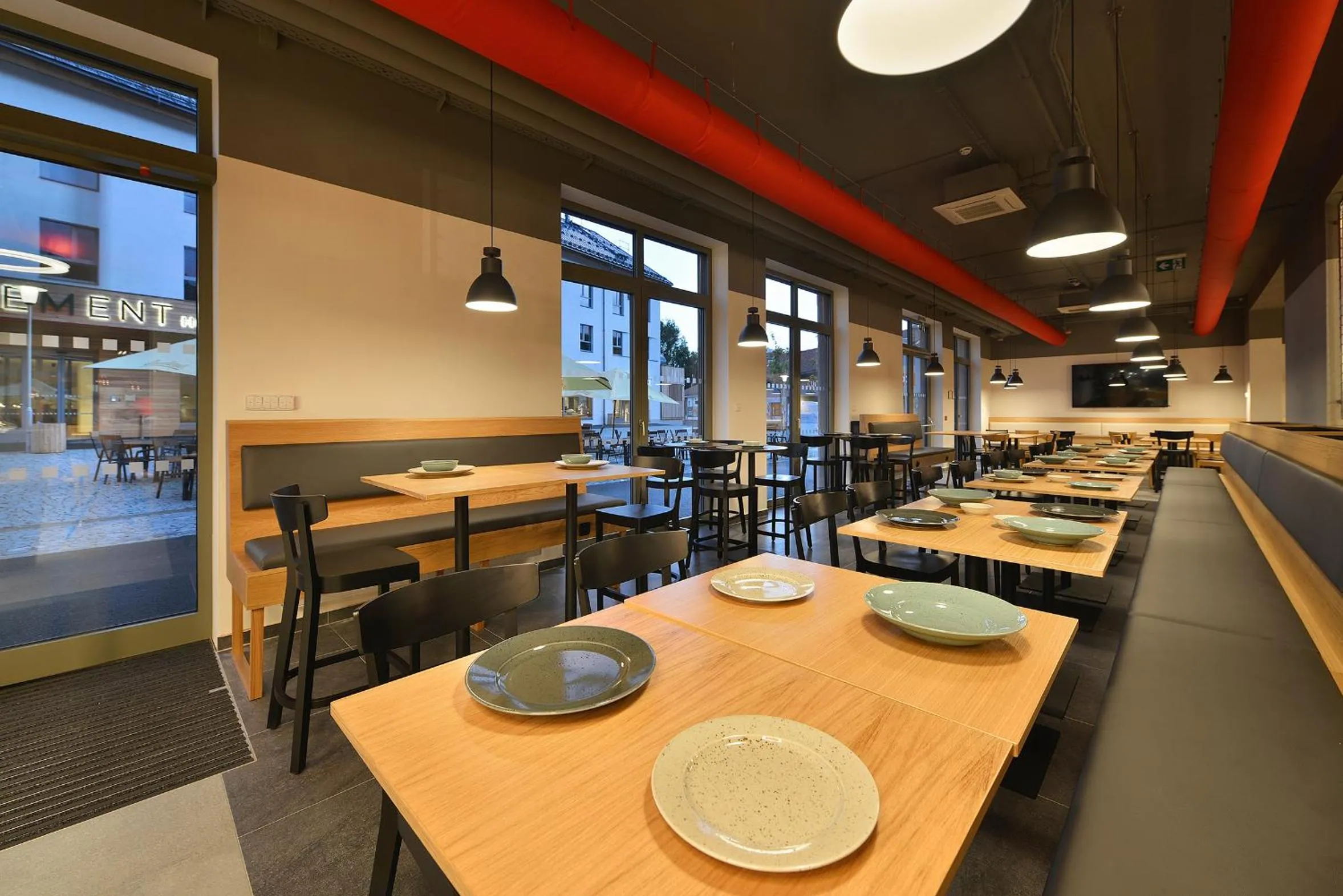 Restaurant/places to eat in Hotel Element