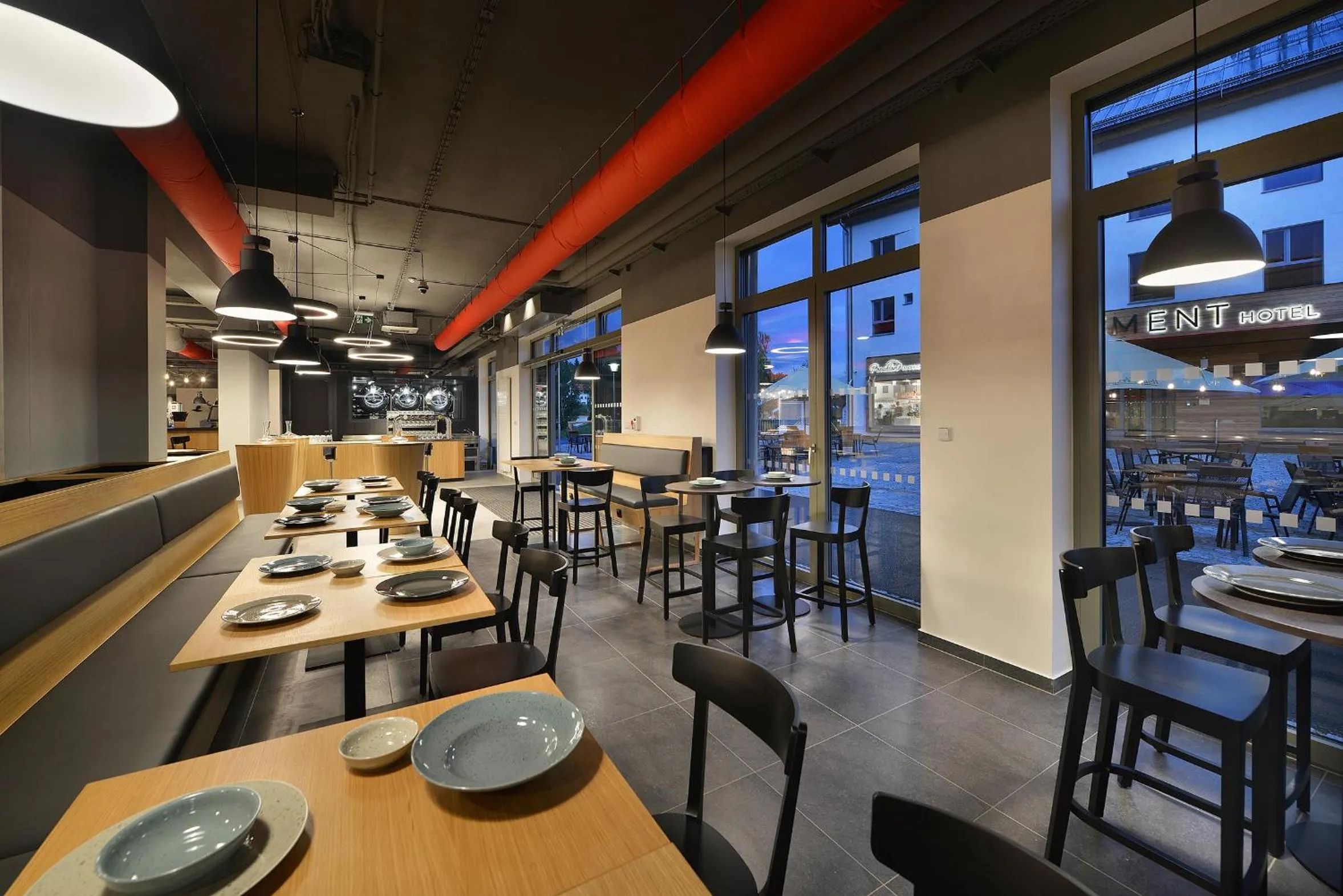 Restaurant/places to eat in Hotel Element