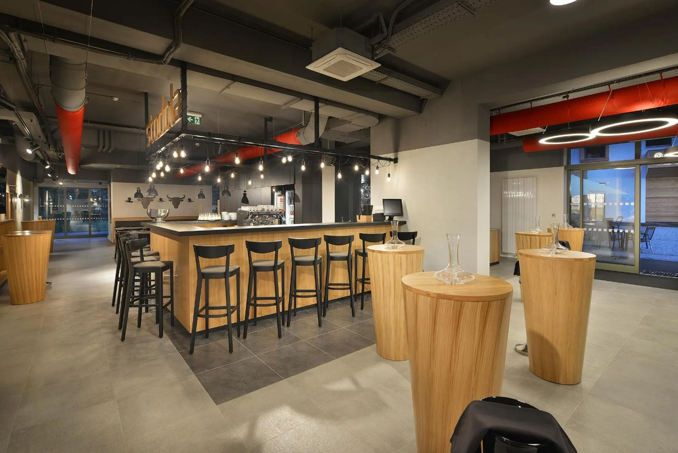 Restaurant/places to eat in Hotel Element