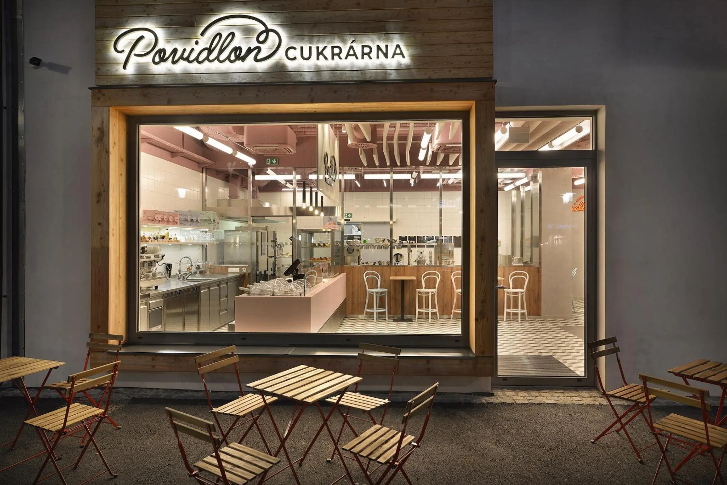 Restaurant/places to eat in Hotel Element