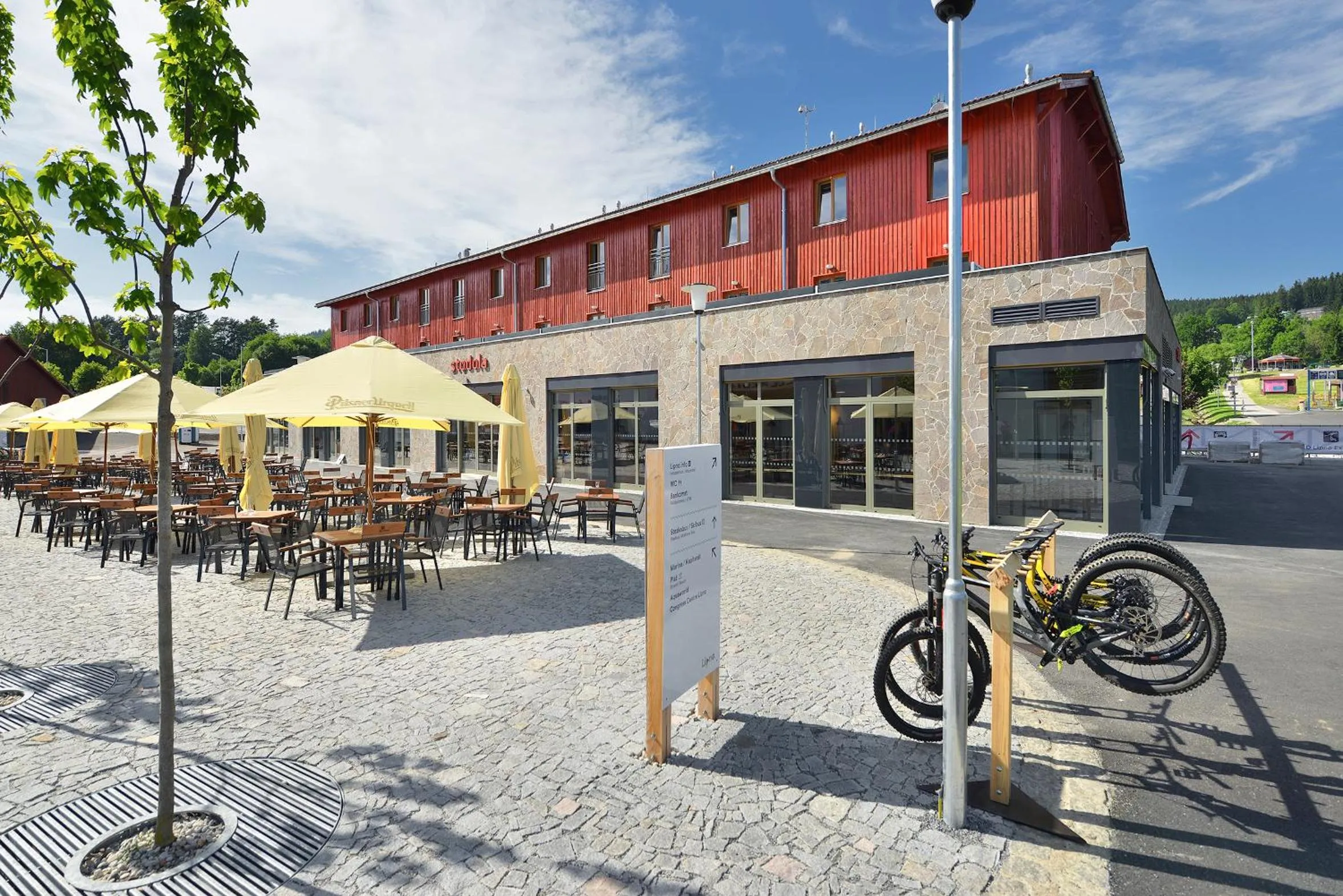 Restaurant/places to eat in Hotel Element