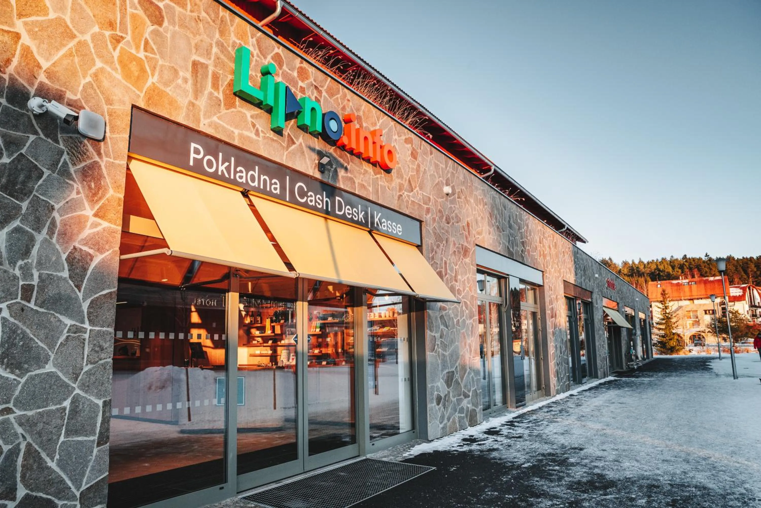 On-site shops in Hotel Element