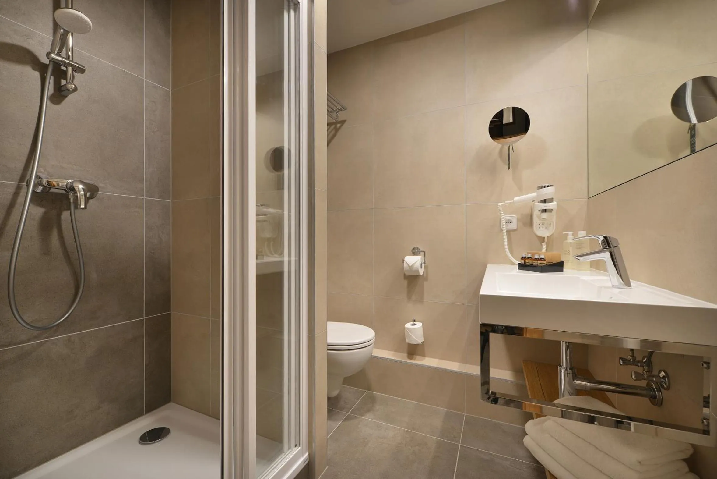 Shower in Hotel Element
