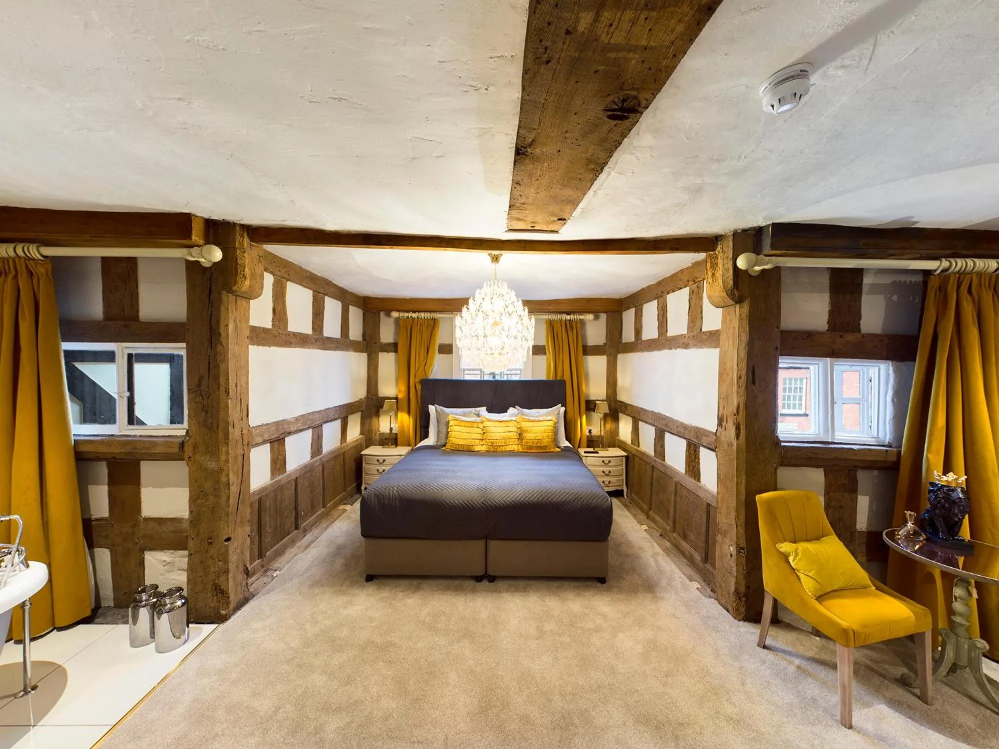 Bed in Lion & Swan Hotel