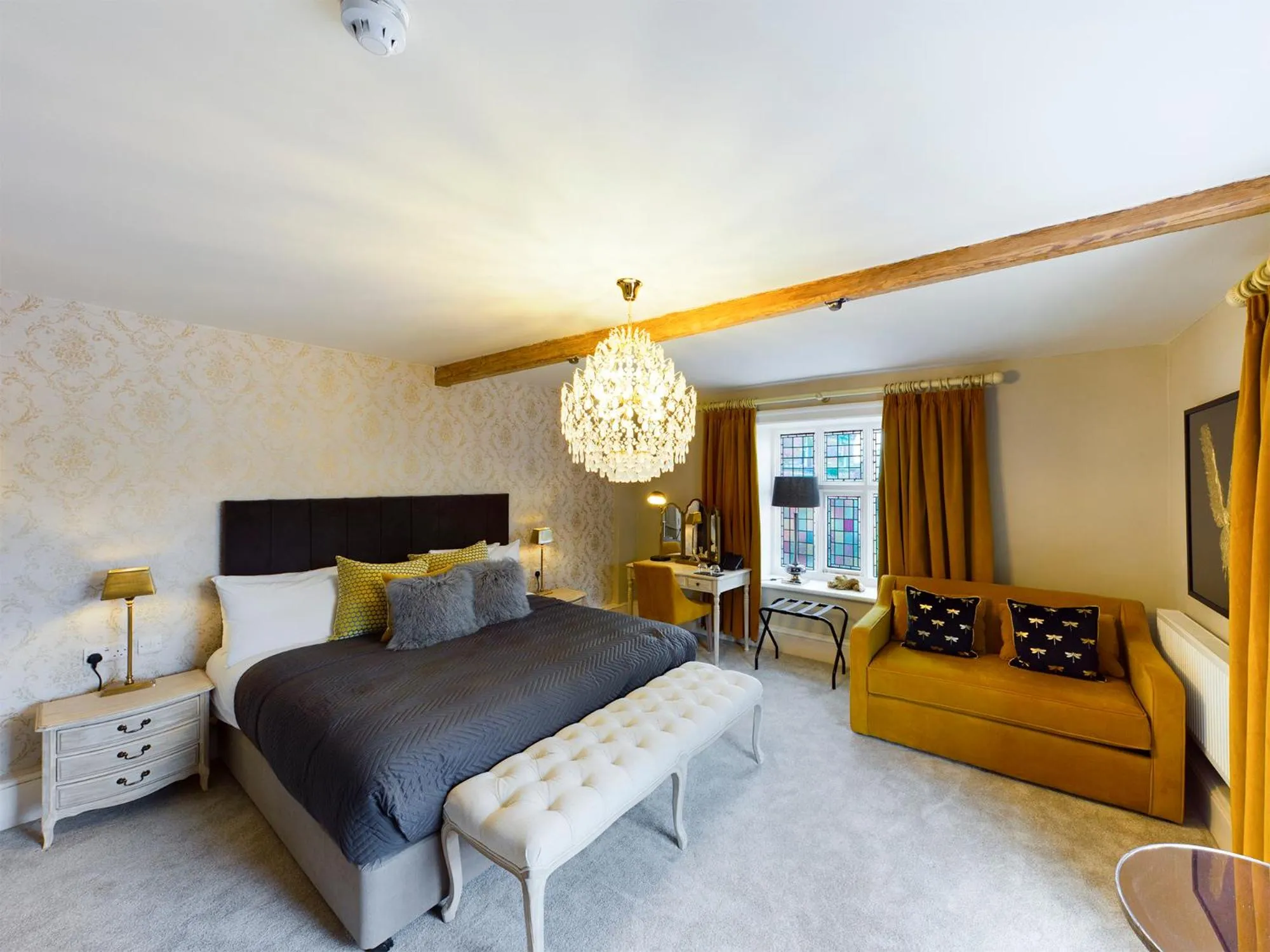 Bed in Lion & Swan Hotel