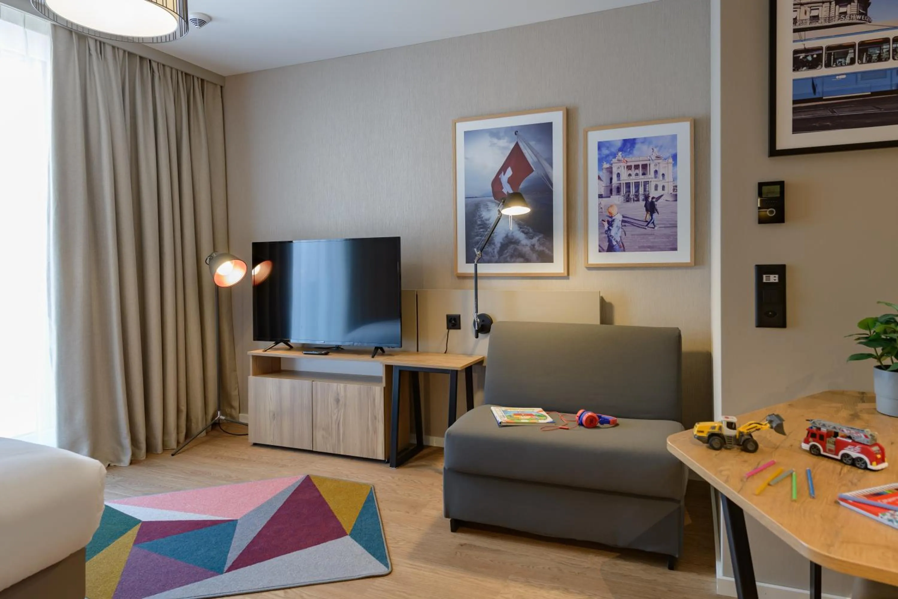 TV and multimedia in Aparthotel Adagio Zurich City Center
