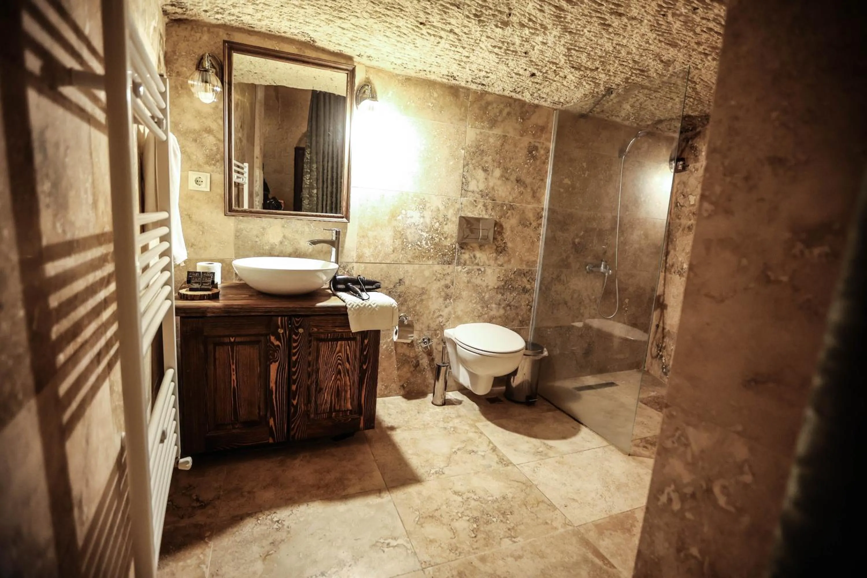 Toilet in Nox Cave Hotel Special Class