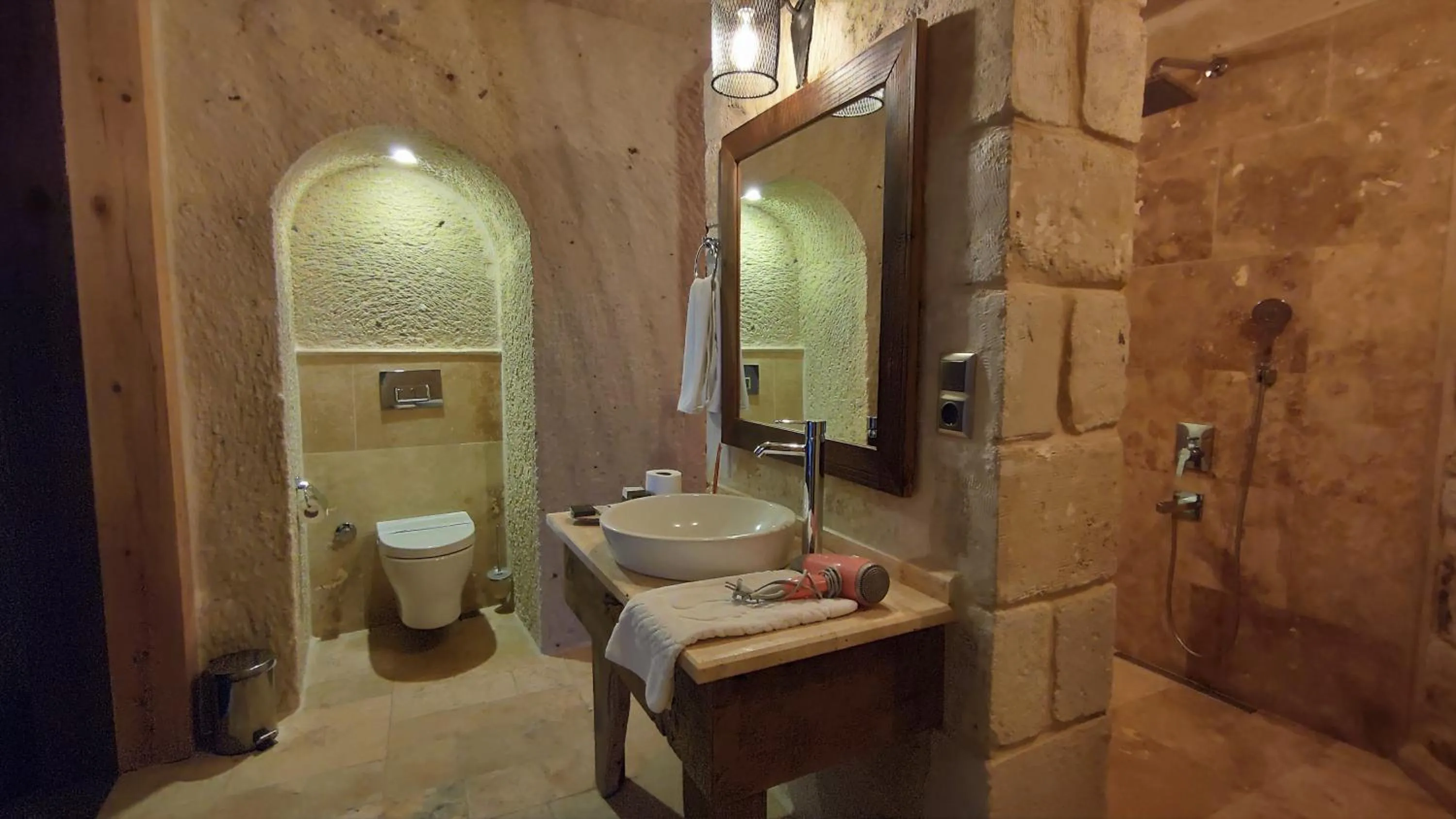 Shower in Nox Cave Hotel Special Class