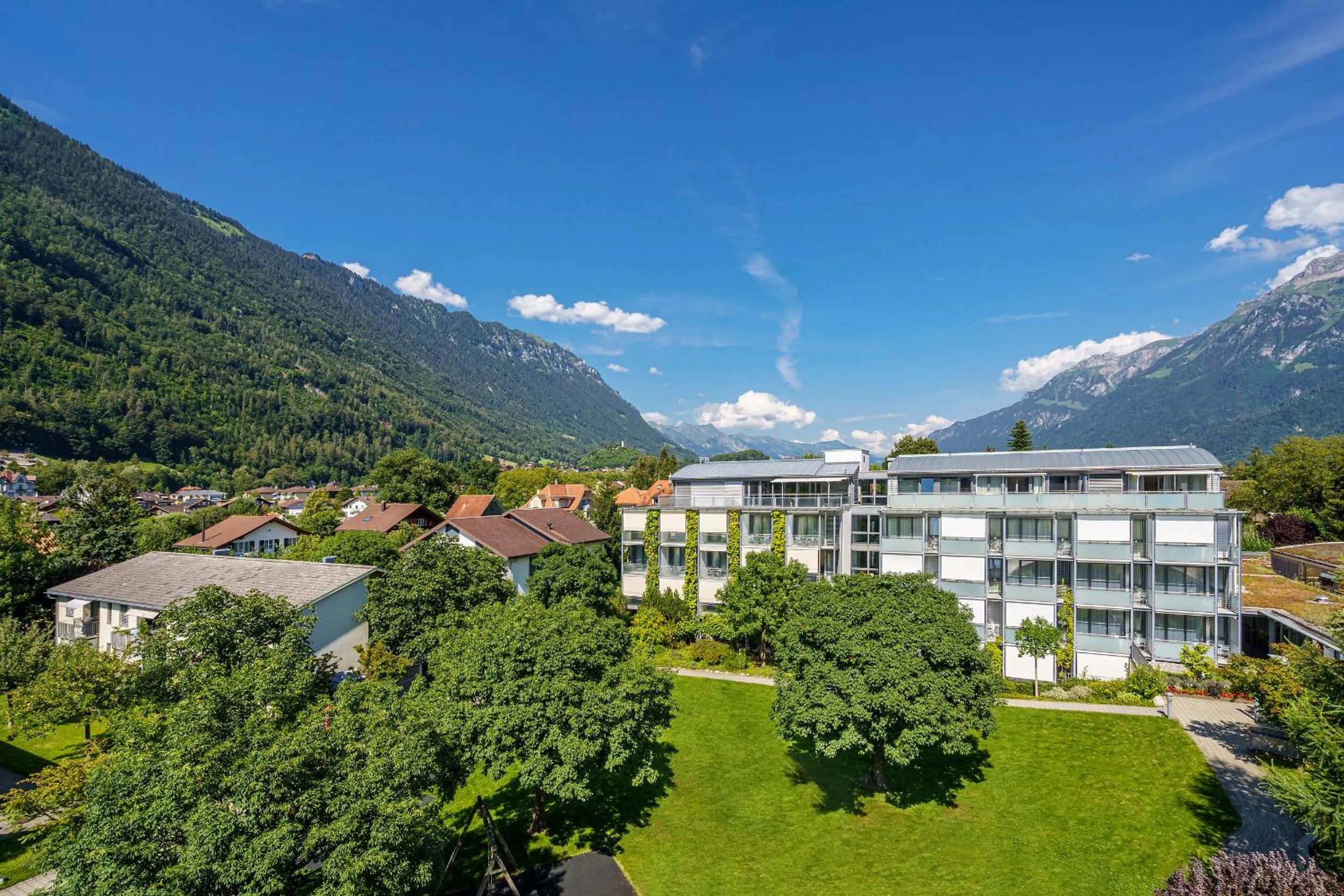 Facade/entrance in Hotel Artos Interlaken