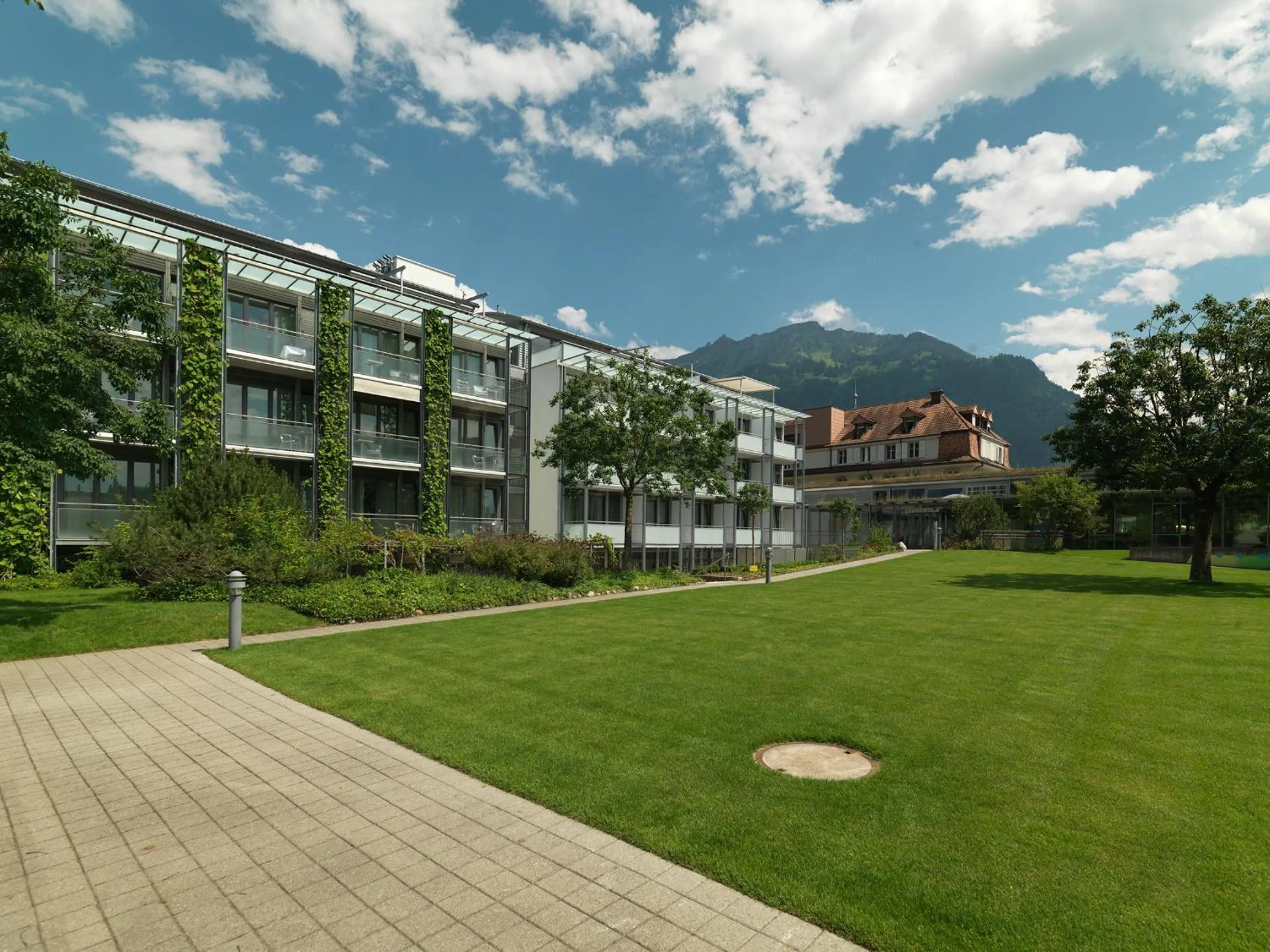 Facade/entrance in Hotel Artos Interlaken