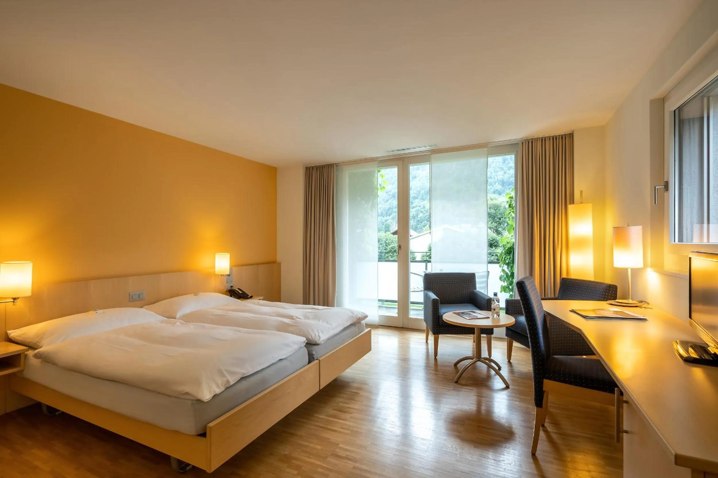 Seating area, Bed in Hotel Artos Interlaken