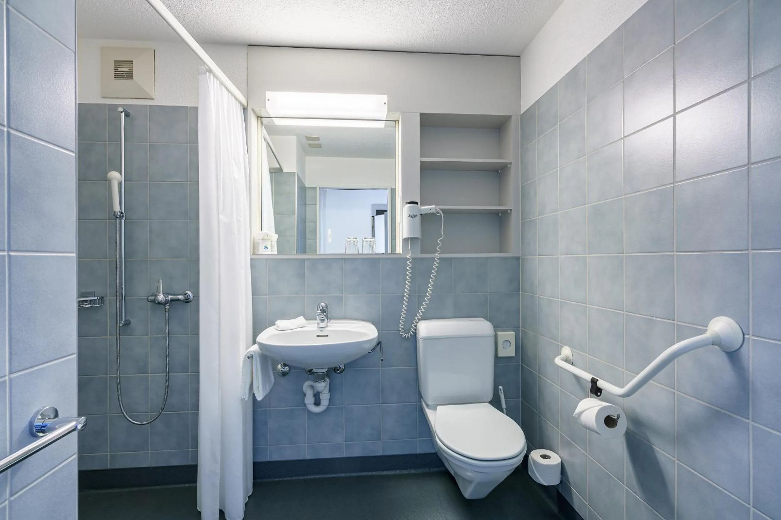 Bathroom in Hotel Artos Interlaken