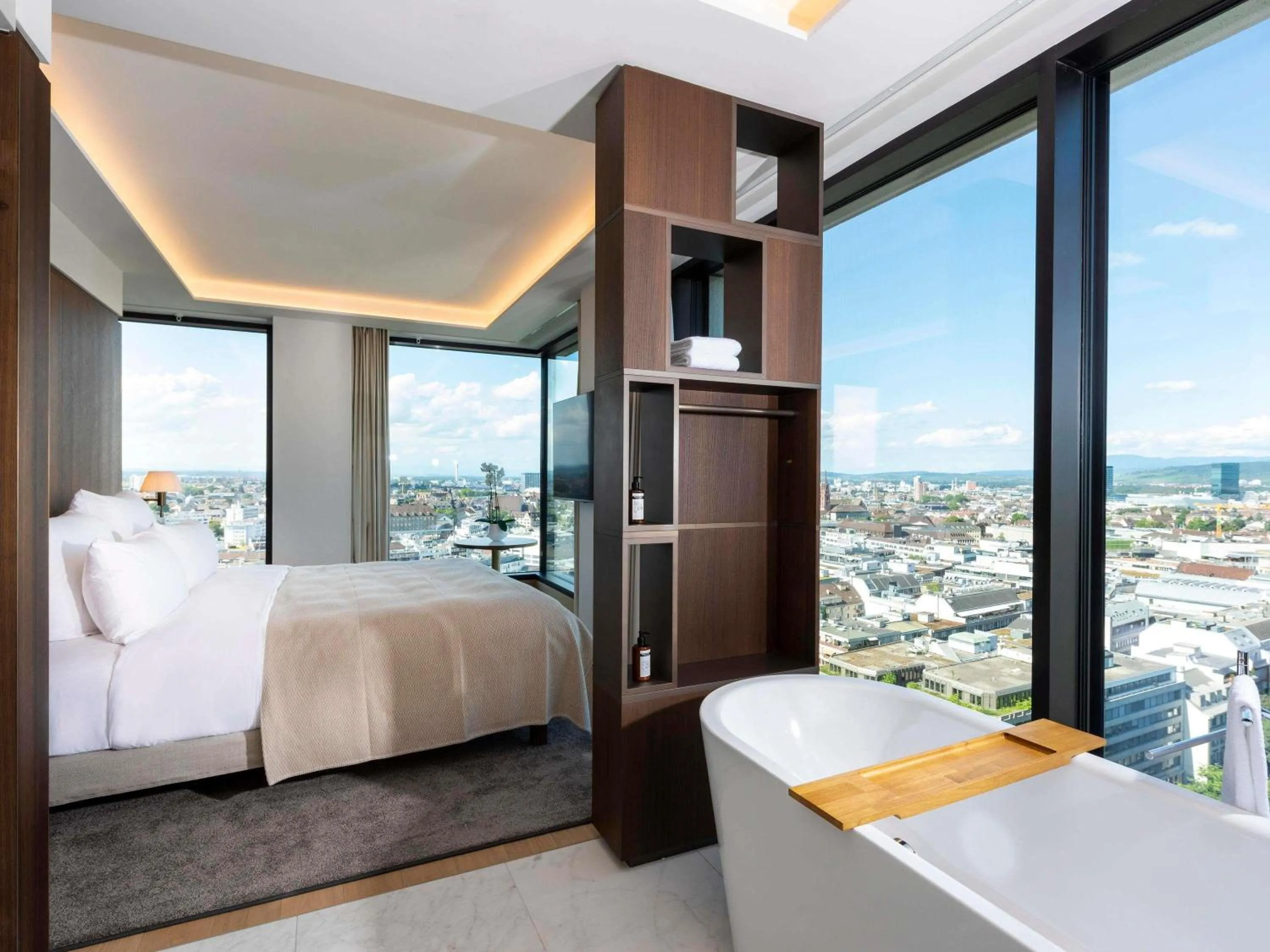 Photo of the whole room, Bed in Mövenpick Hotel Basel