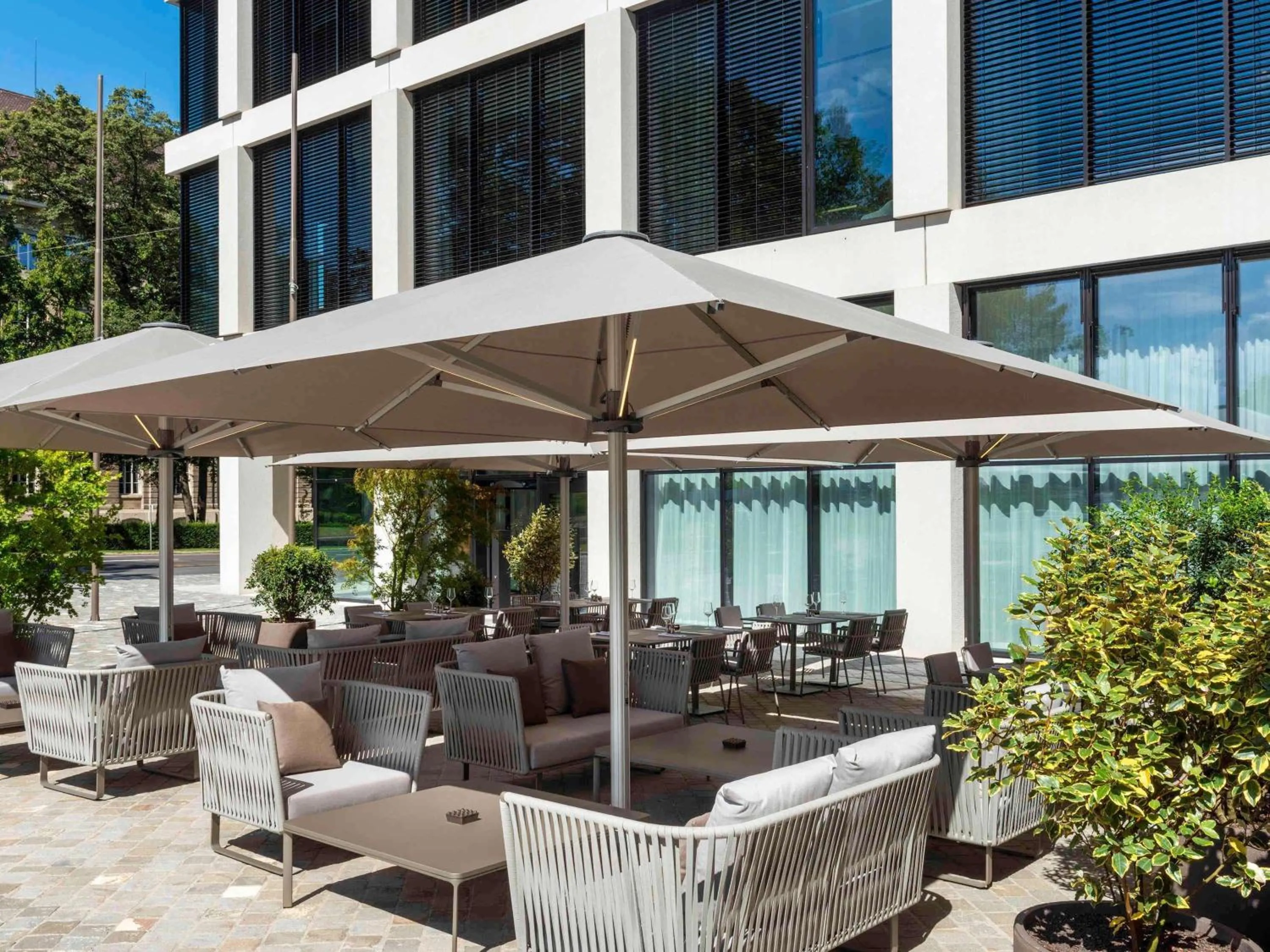 Lounge or bar in Mövenpick Hotel Basel