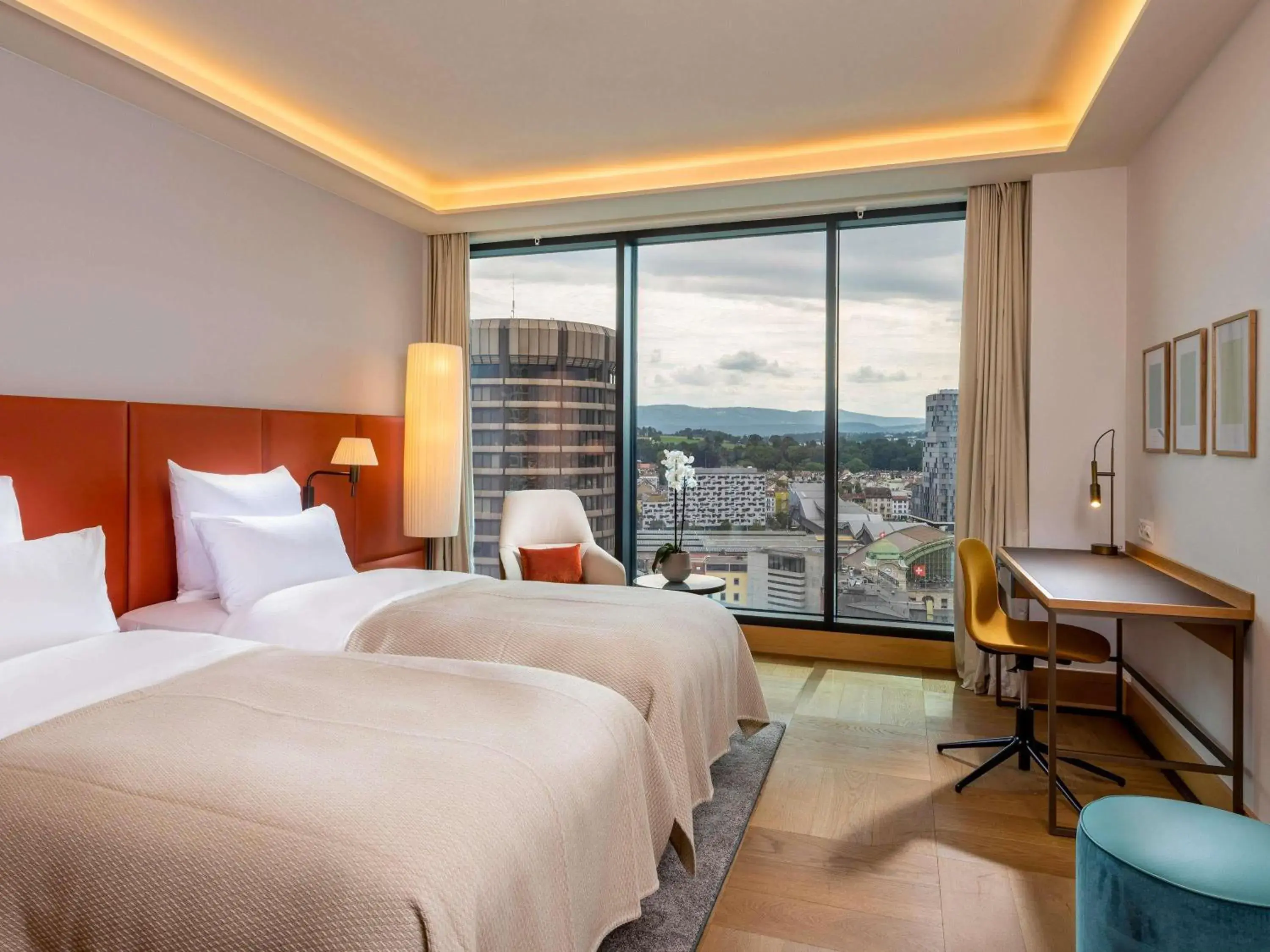 Deluxe Twin Room in Mövenpick Hotel Basel Deluxe Twin Room in Mövenpick Hotel Basel