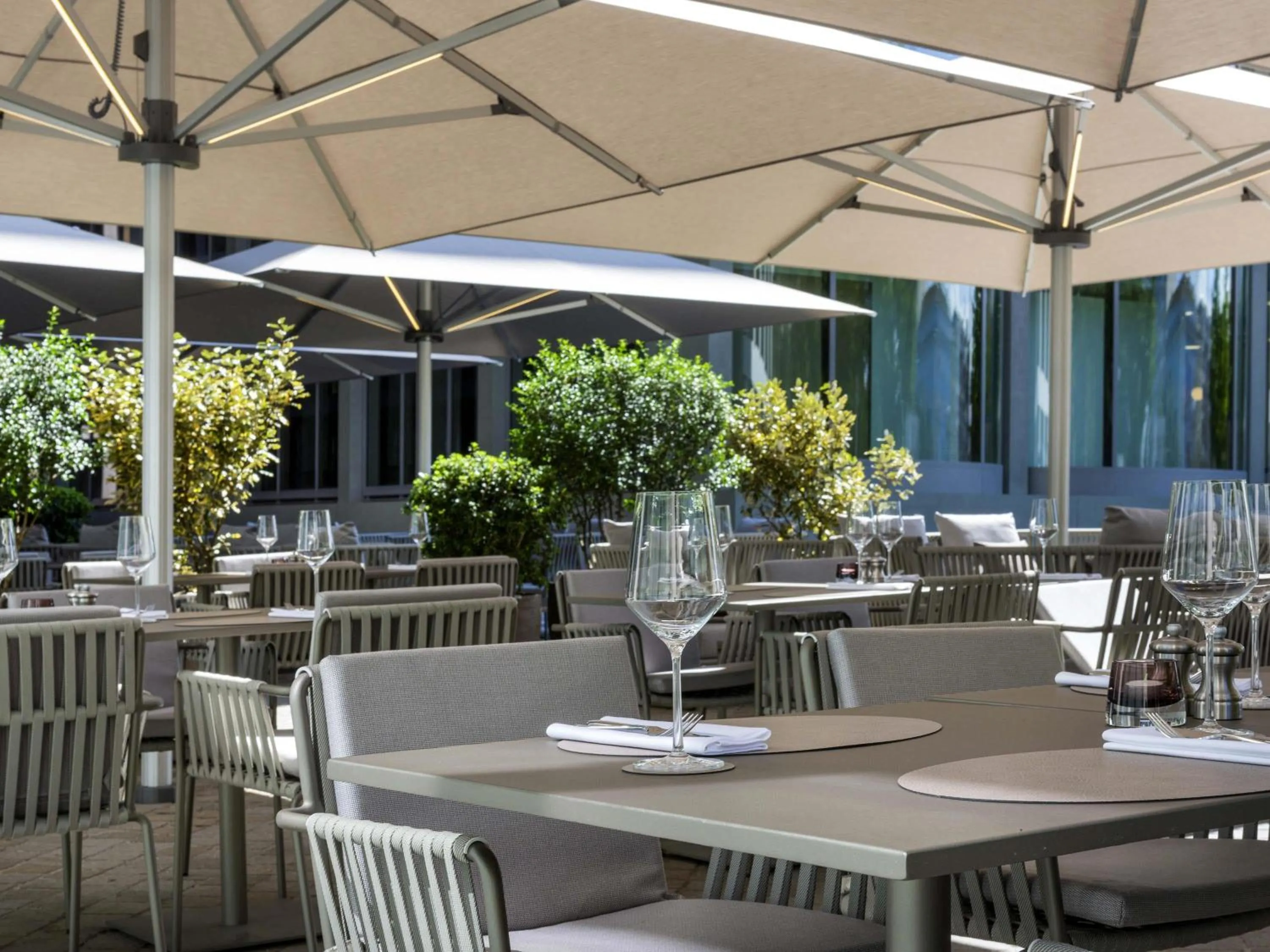 Lounge or bar in Mövenpick Hotel Basel