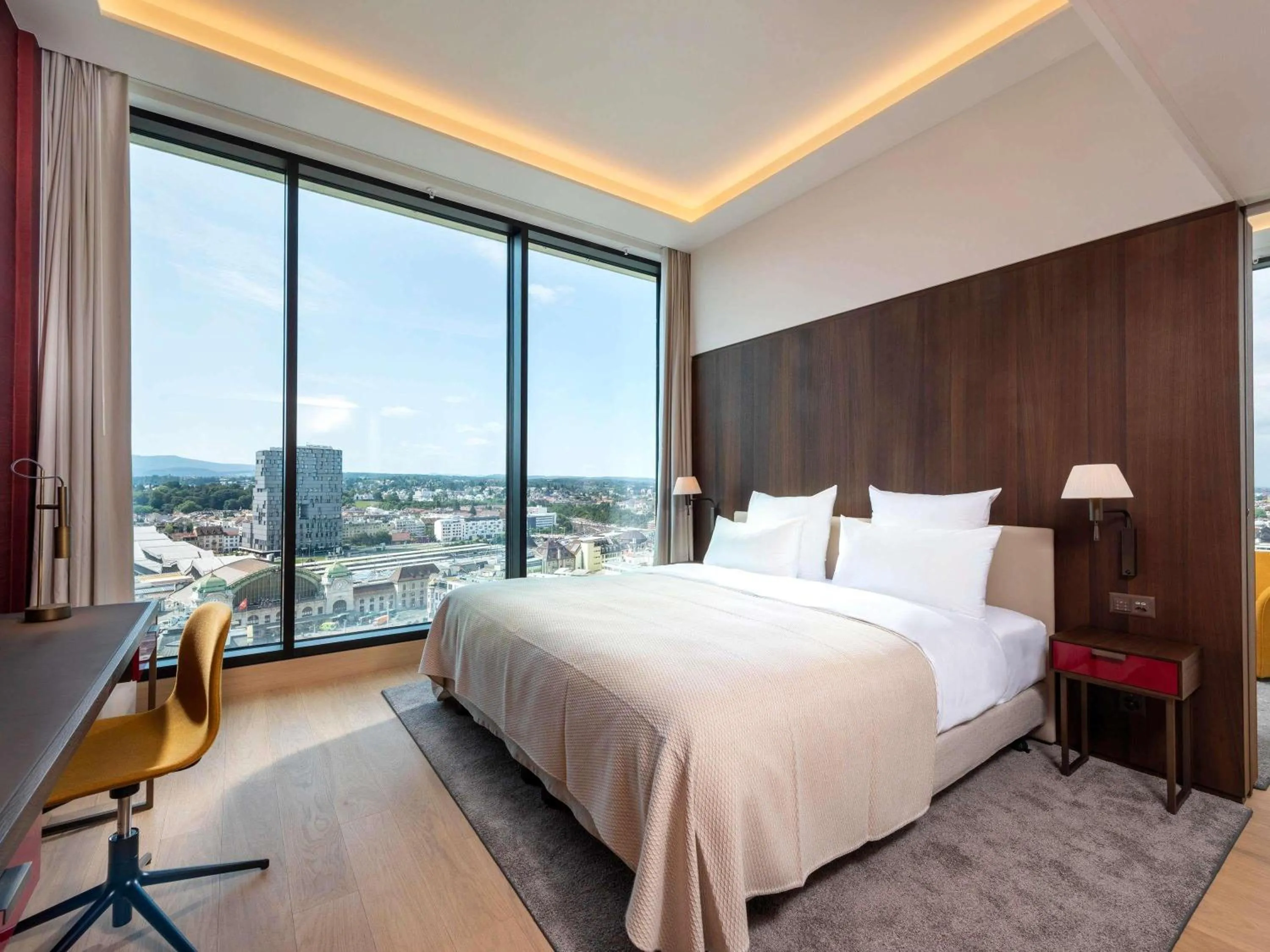 Photo of the whole room, Bed in Mövenpick Hotel Basel