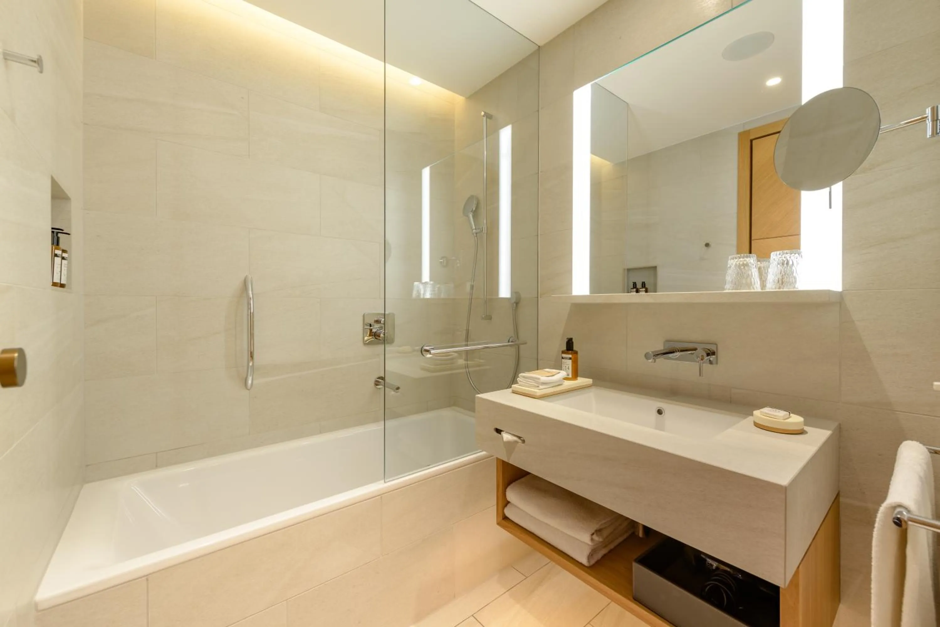 Bathroom in Mövenpick Hotel Basel