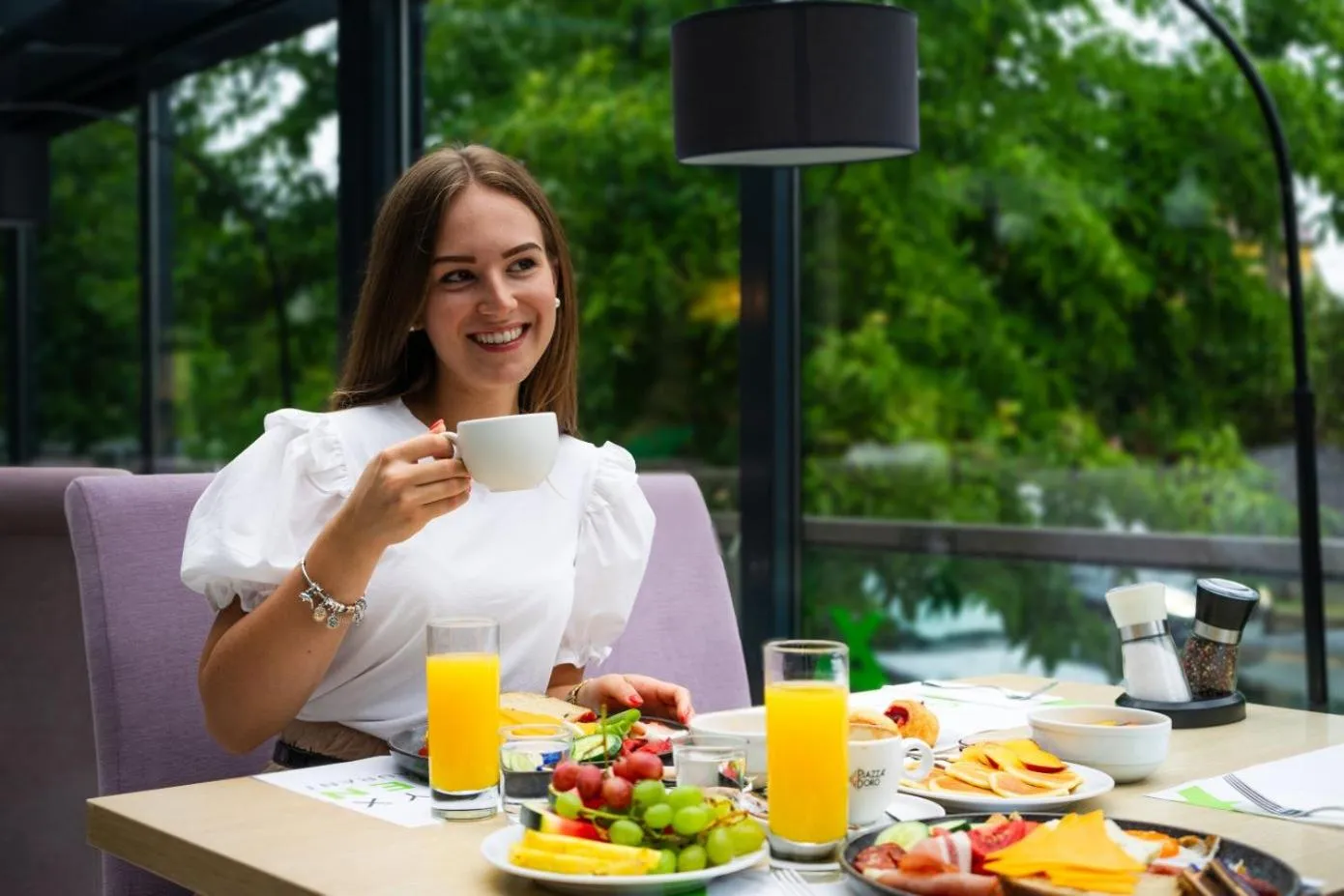 Restaurant/places to eat in R31 Residence