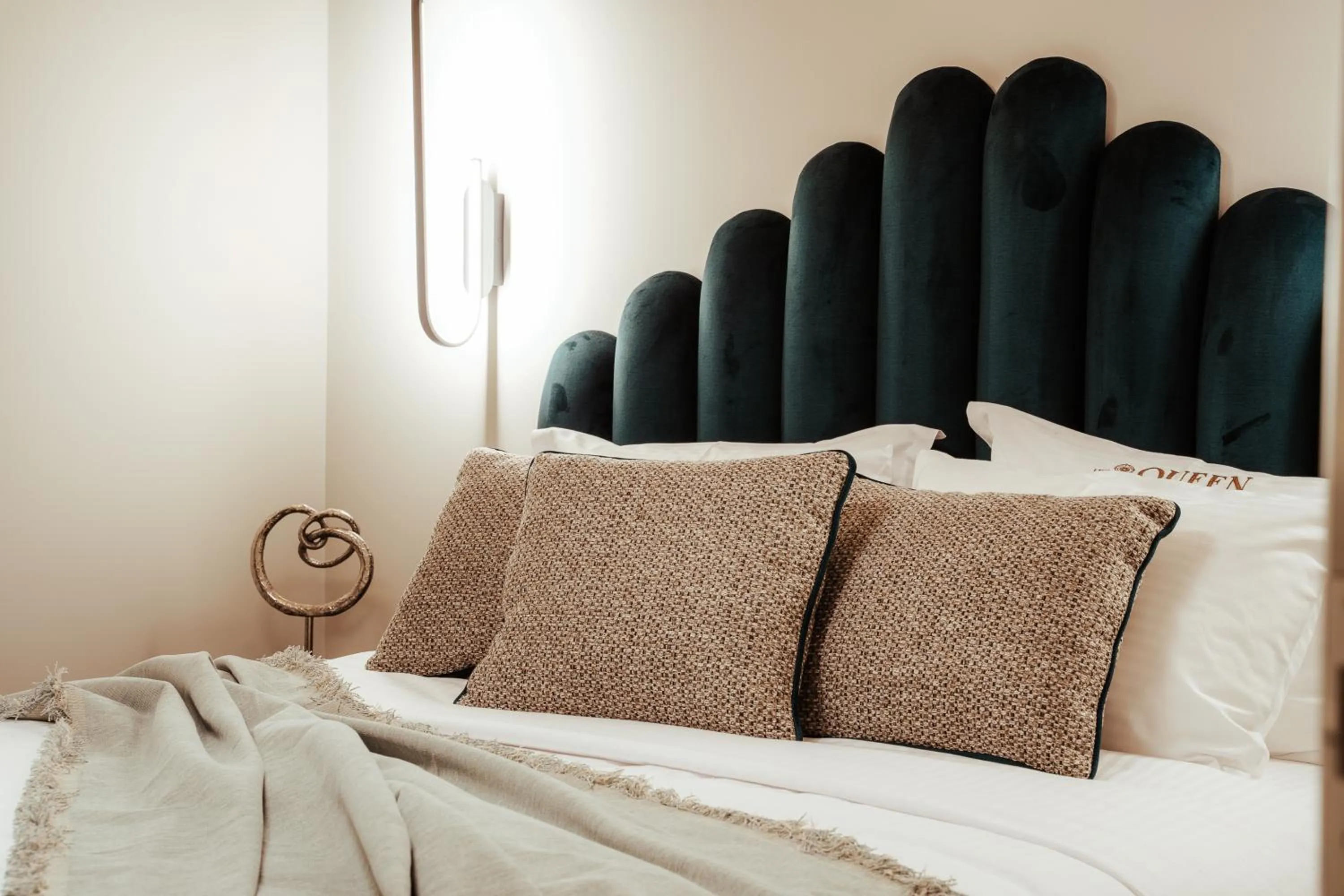 Bed in Espero Royal Stay